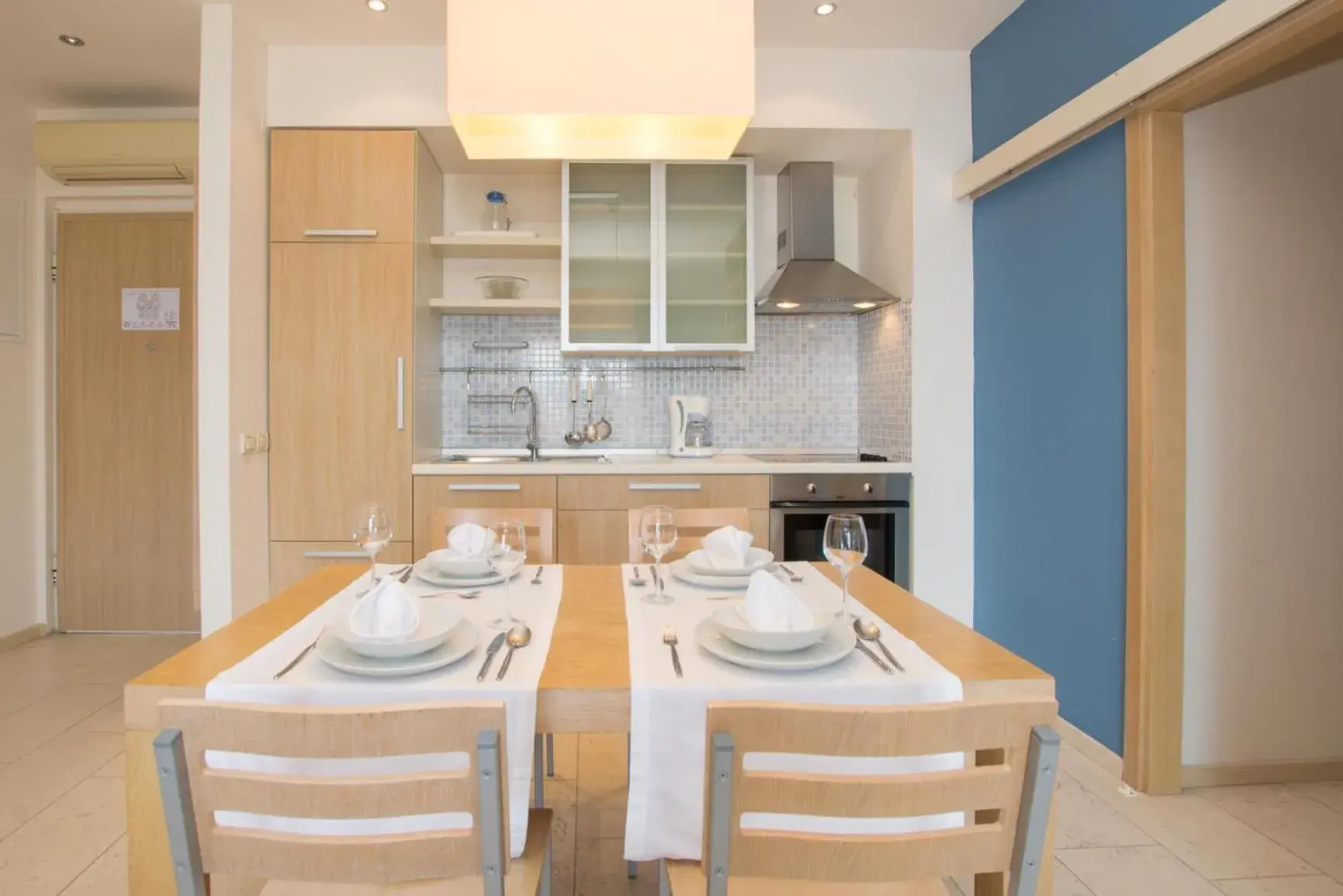 Kitchen or kitchenette, Dining Area in Wyndham Grand Novi Vinodolski Resort