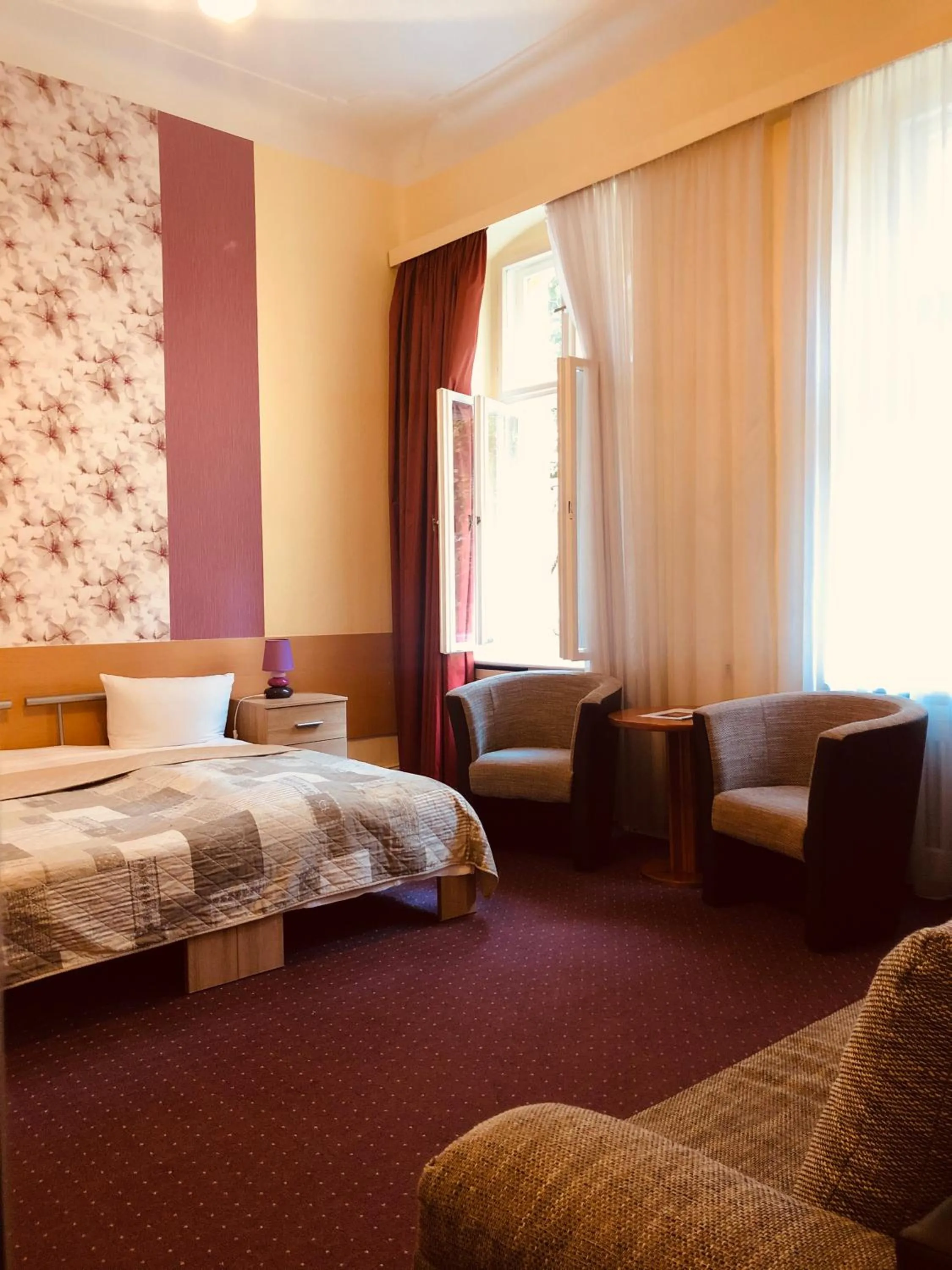 Photo of the whole room, Bed in Hotel Castell am Kurfürstendamm