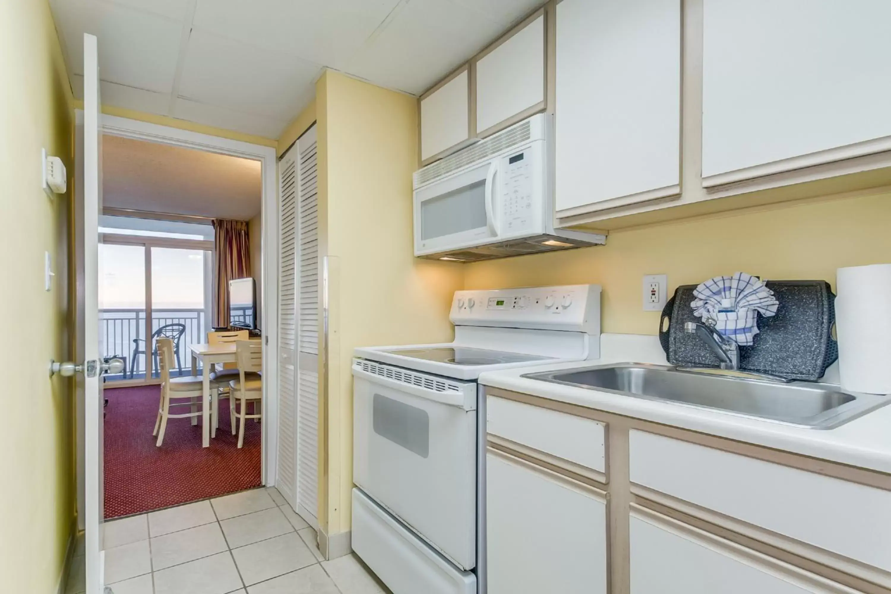 Kitchen or kitchenette, Kitchen/Kitchenette in Oceanfront Condo Camelot By the Sea