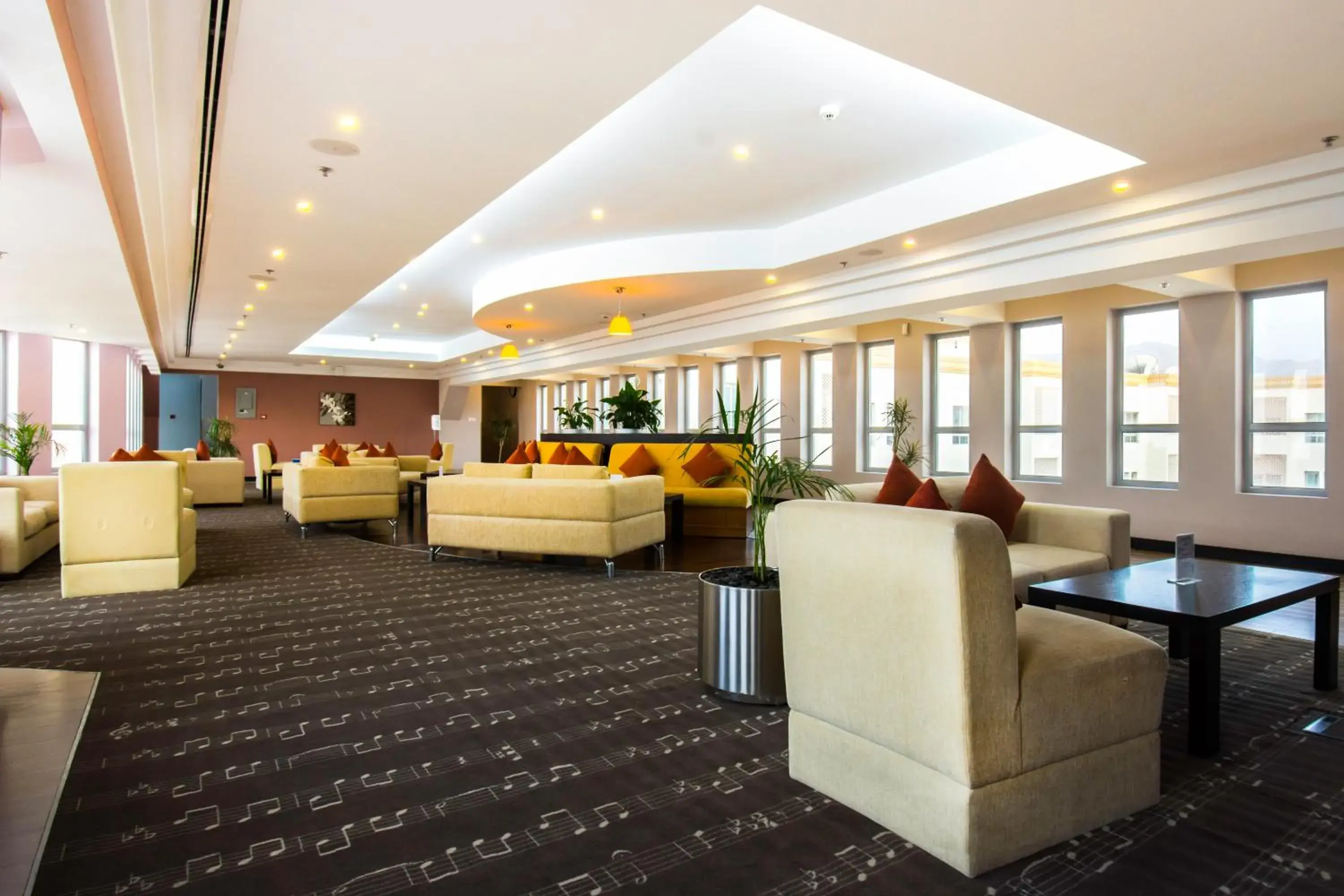 Lounge or bar, Lobby/Reception in City Seasons Hotel & Suites Muscat