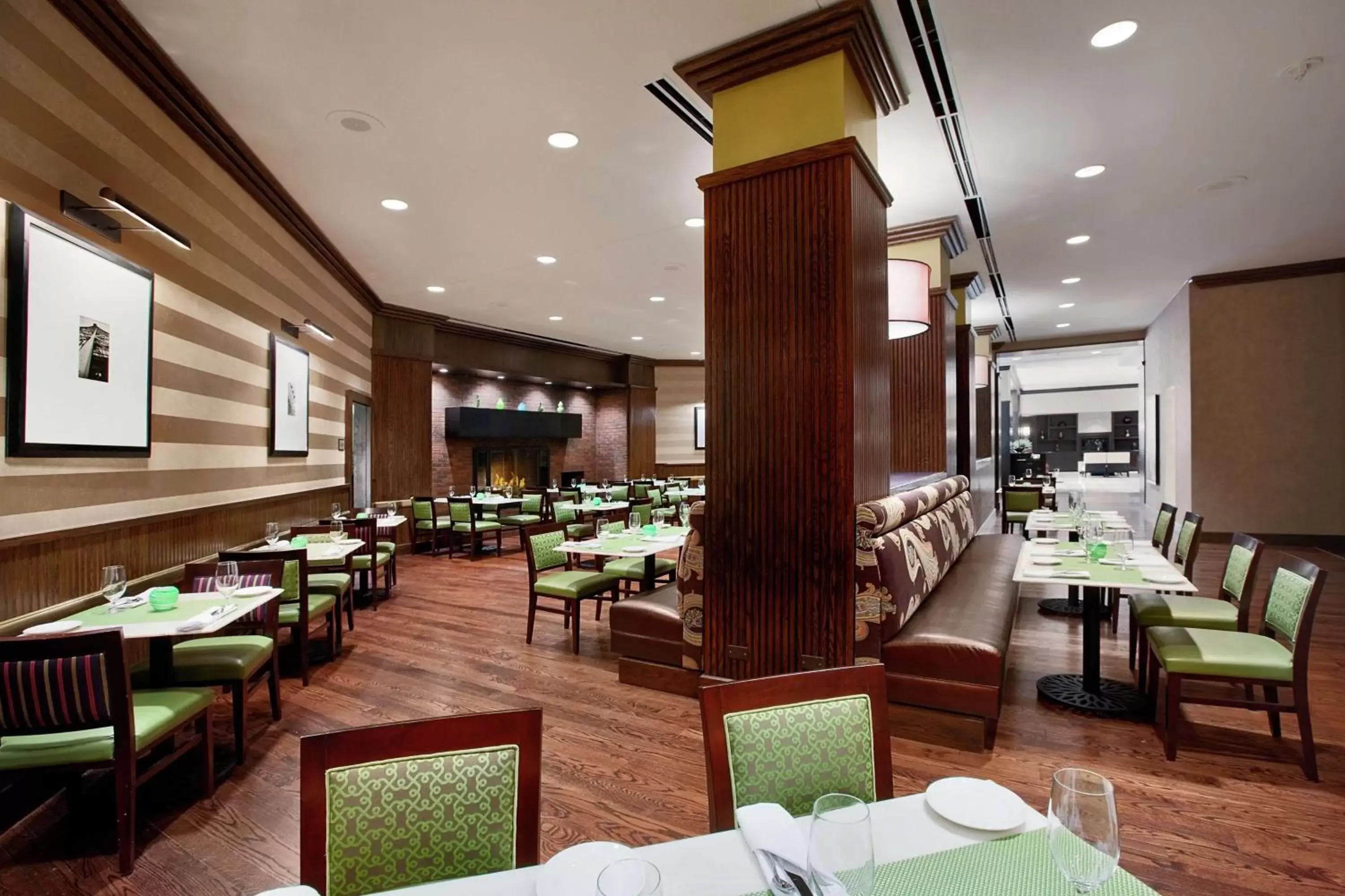 Restaurant/Places to Eat in Hilton Rosemont Chicago O'Hare