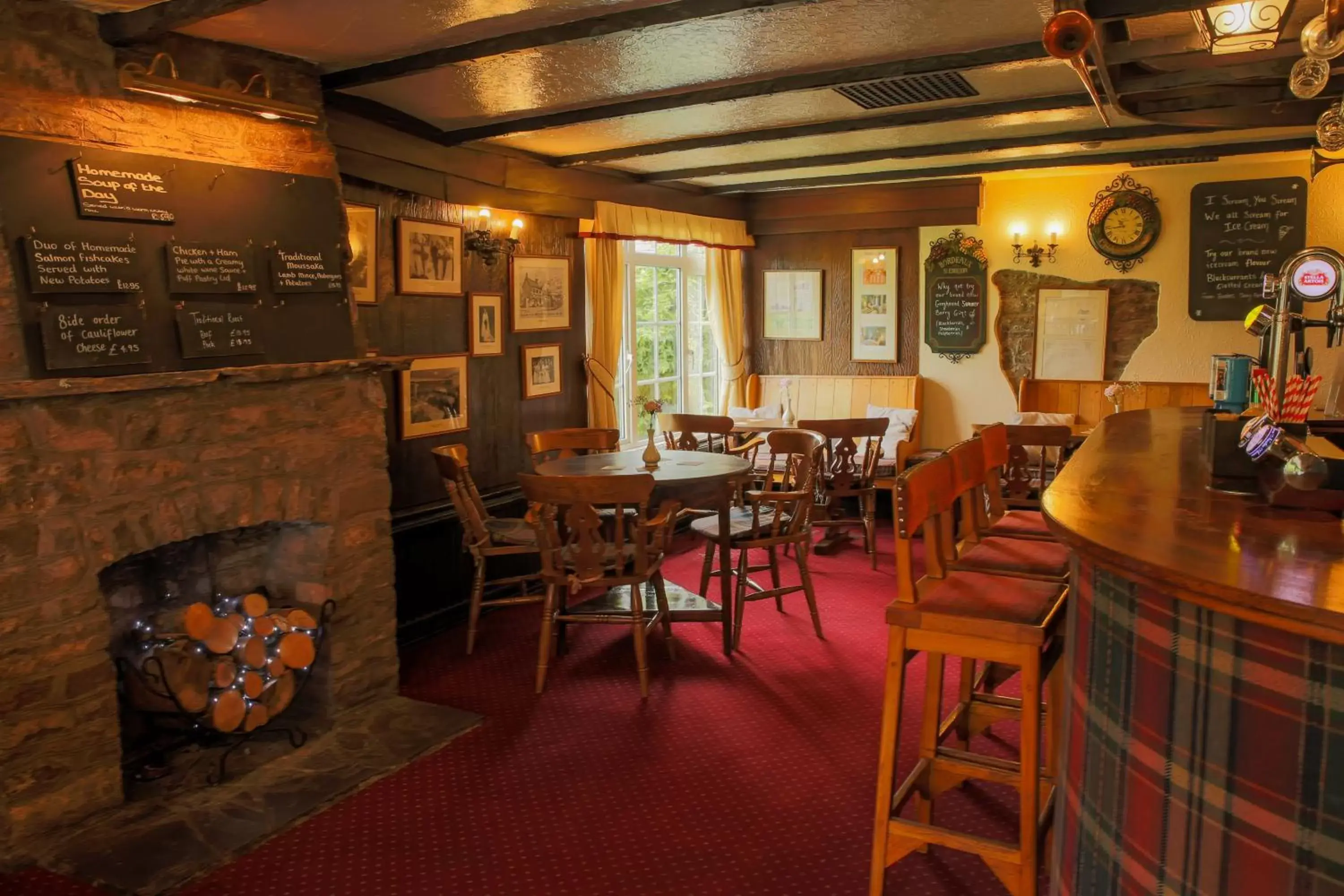 Restaurant/Places to Eat in The Greyhound Inn and Hotel