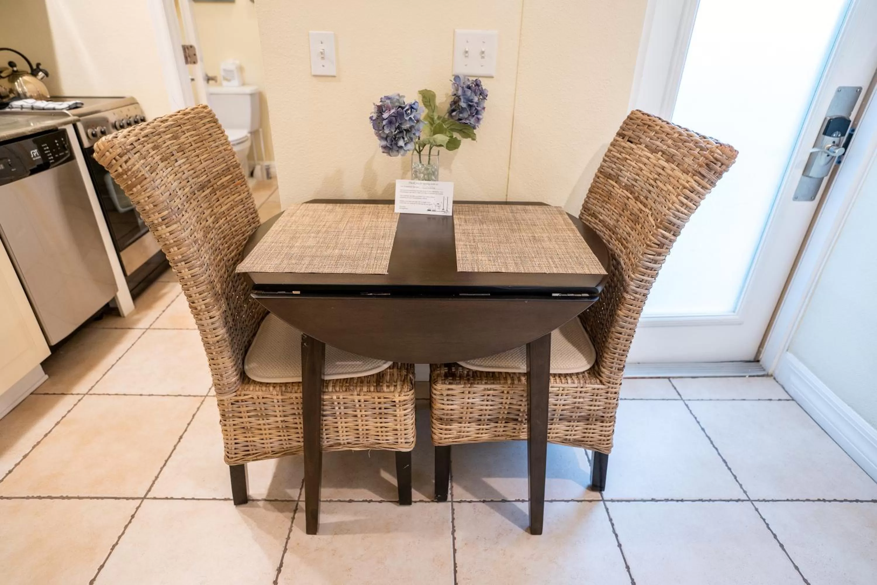 Kitchen or kitchenette in The Capri at Siesta