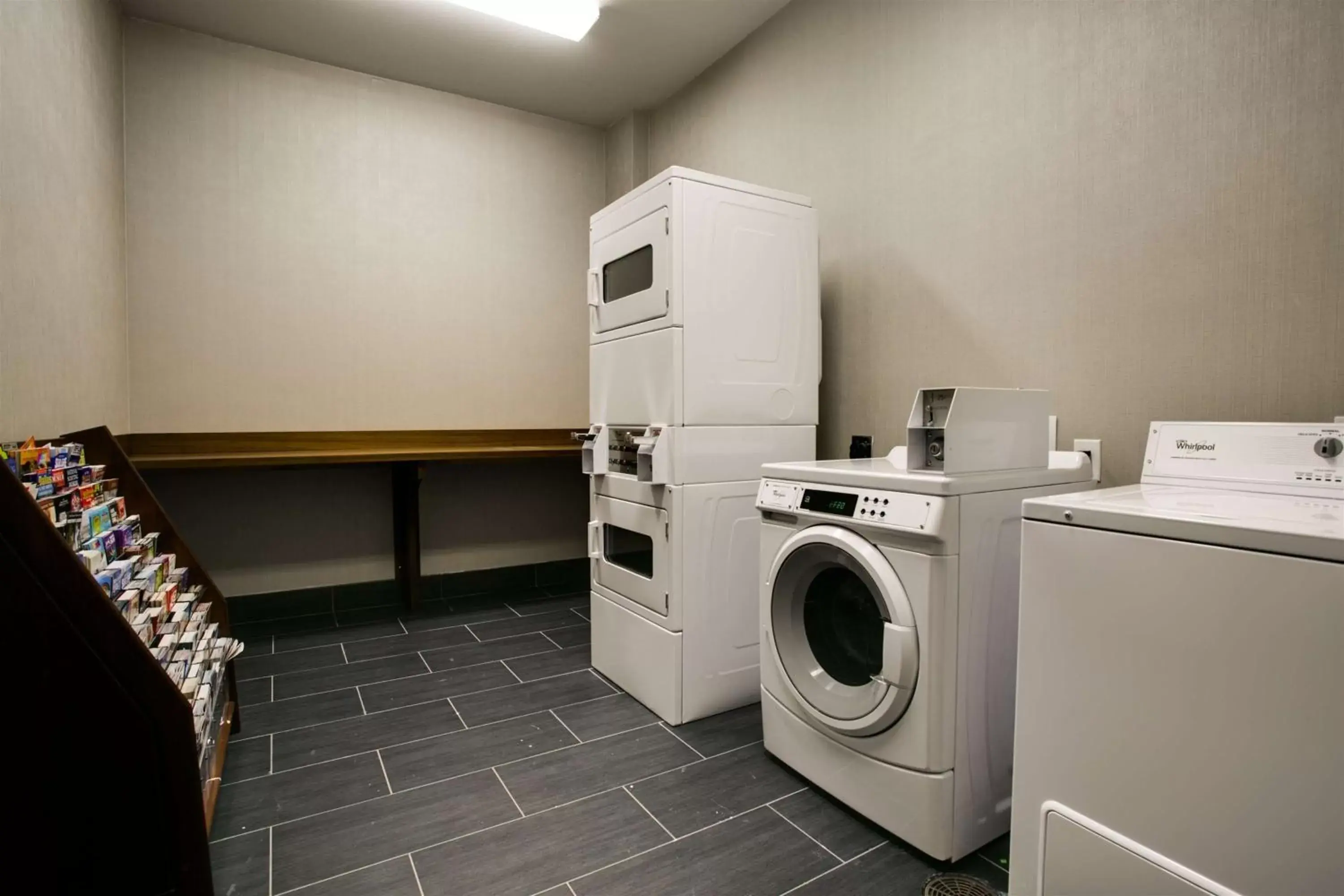 Property building, Kitchen/Kitchenette in Hampton Inn & Suites Dallas/Ft. Worth Airport South