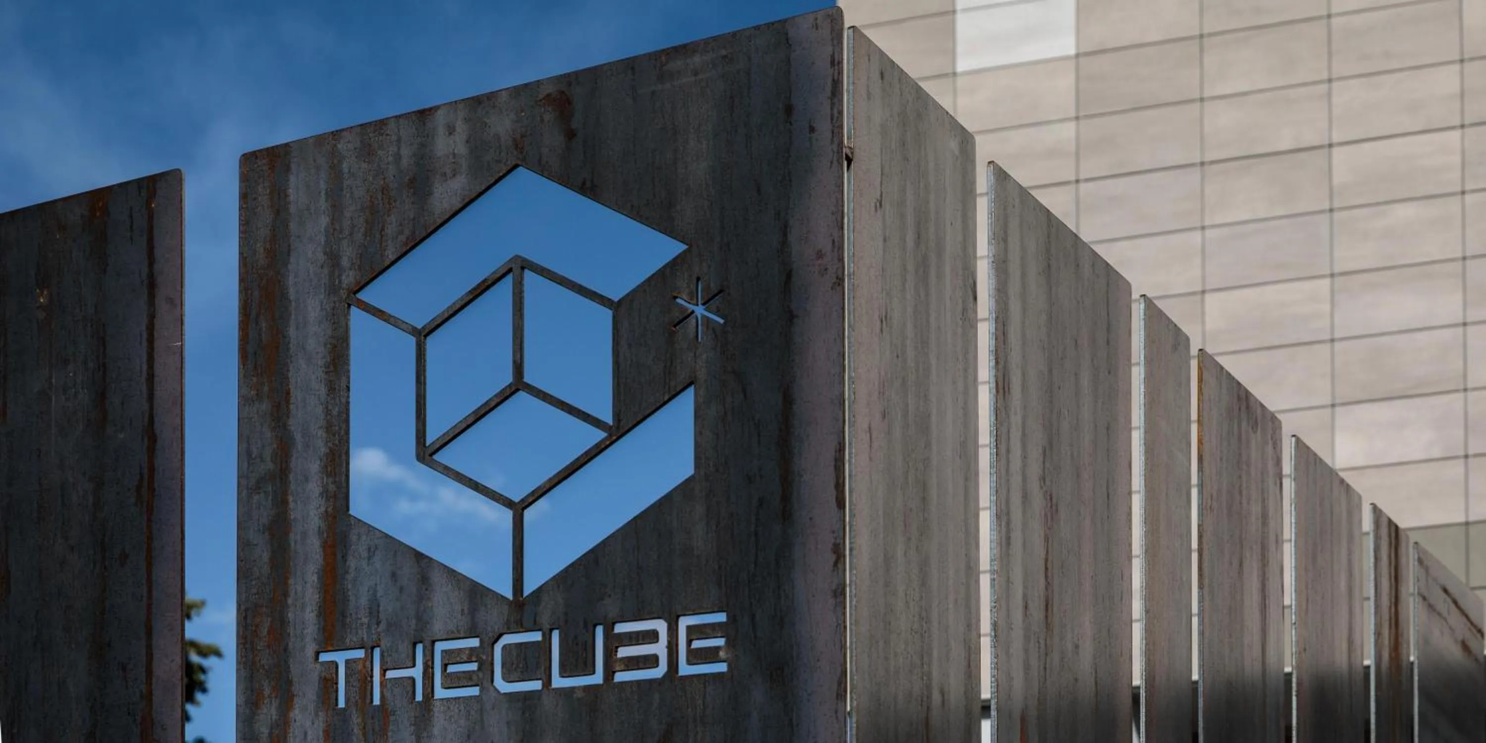 Property building in Hotel The Cube