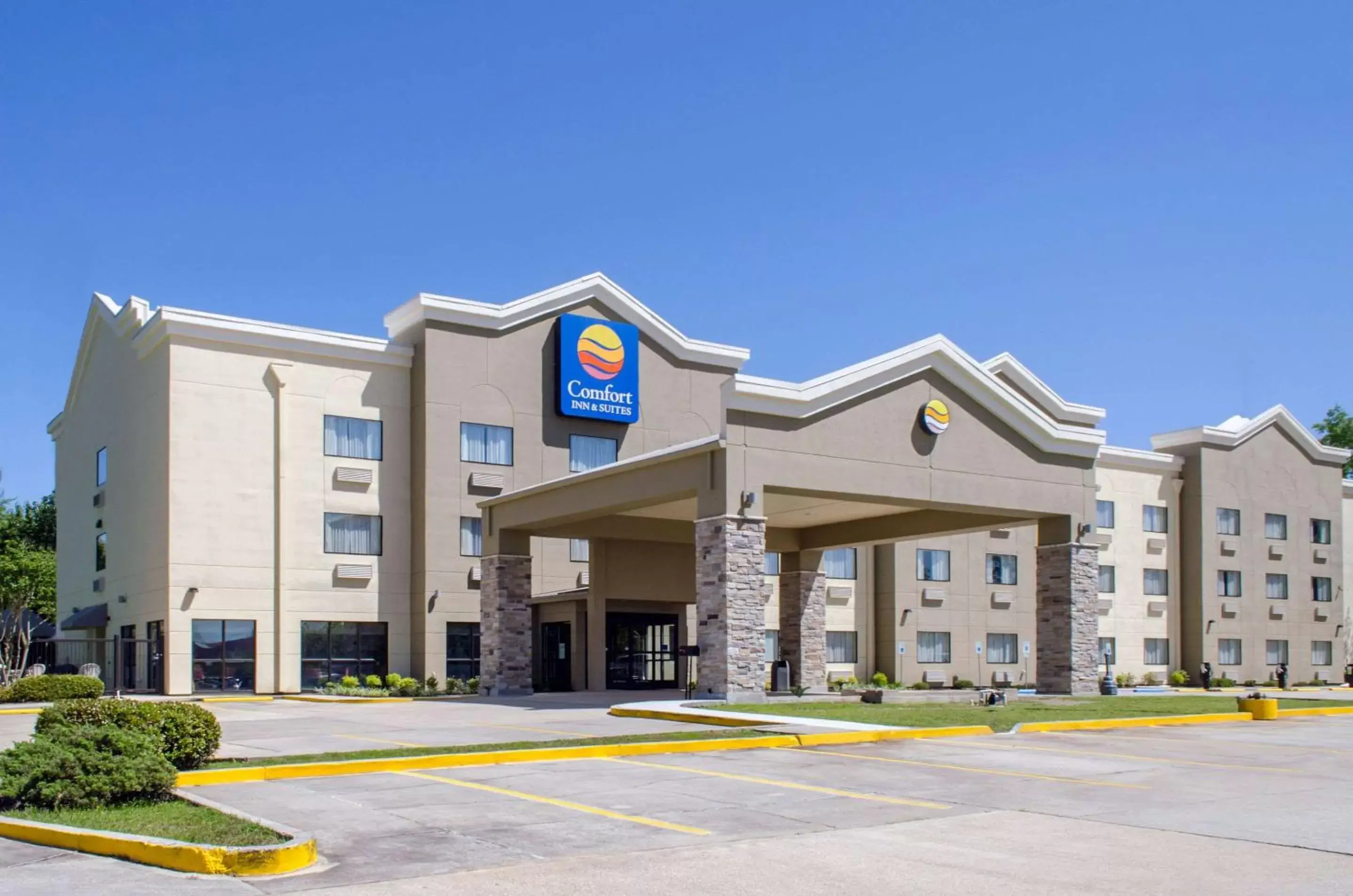 Property Building in Comfort Inn & Suites Covington - Mandeville