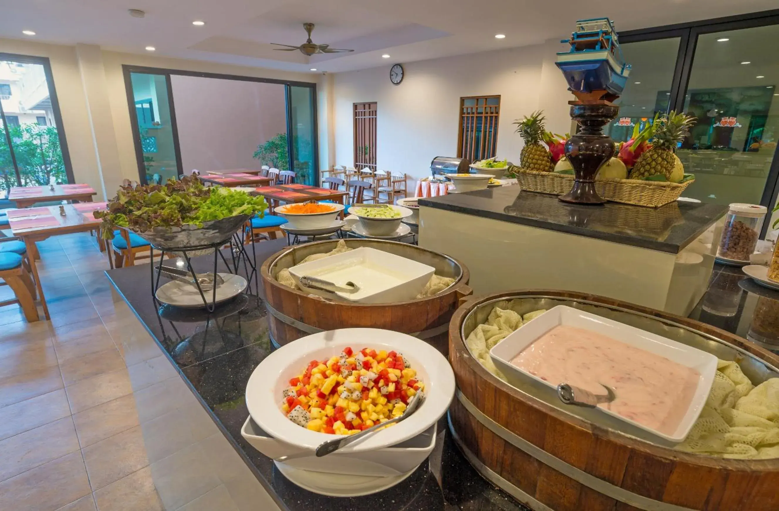 Food and drinks in Srisuksant Resort