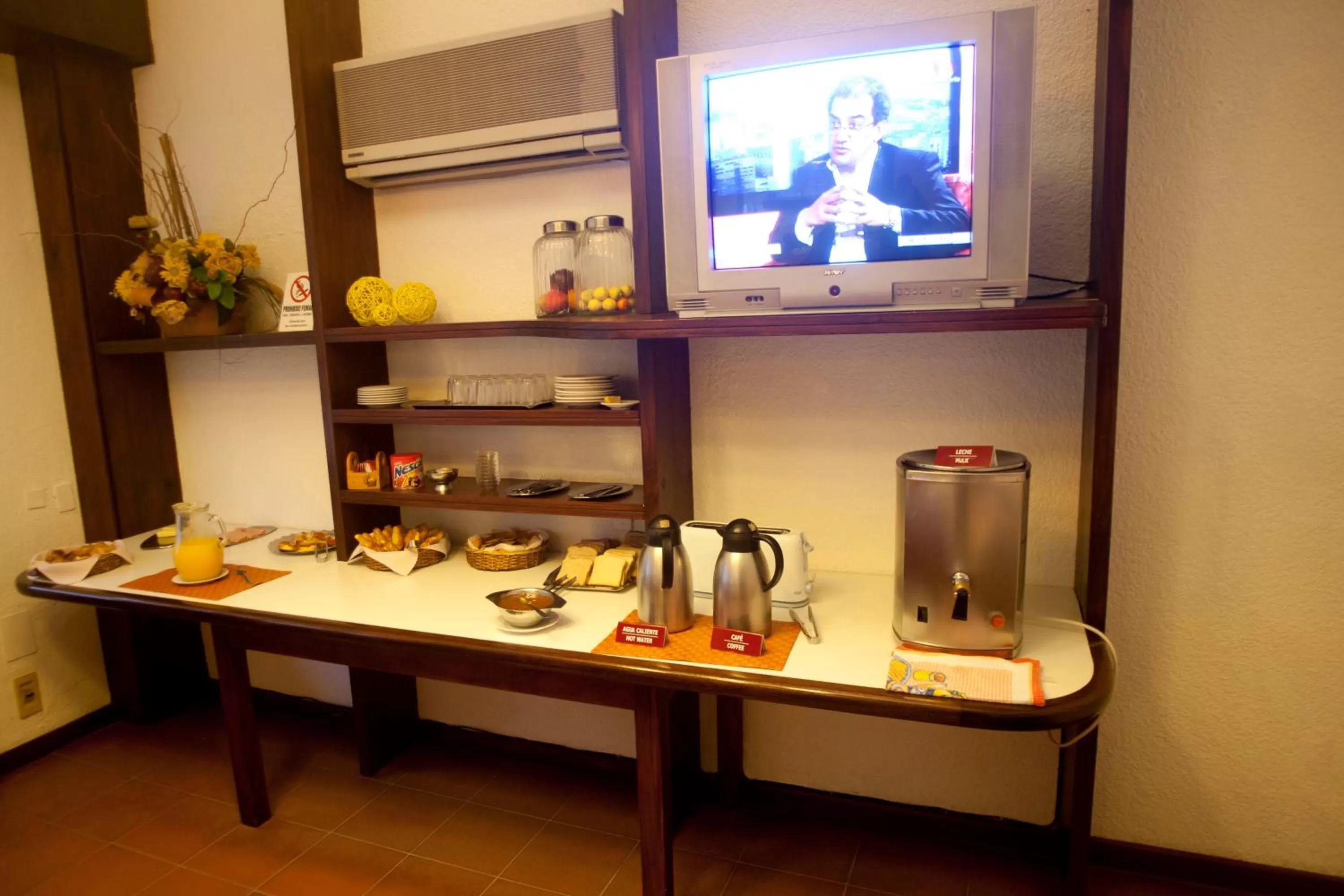 Restaurant/places to eat in Hotel Eldorado