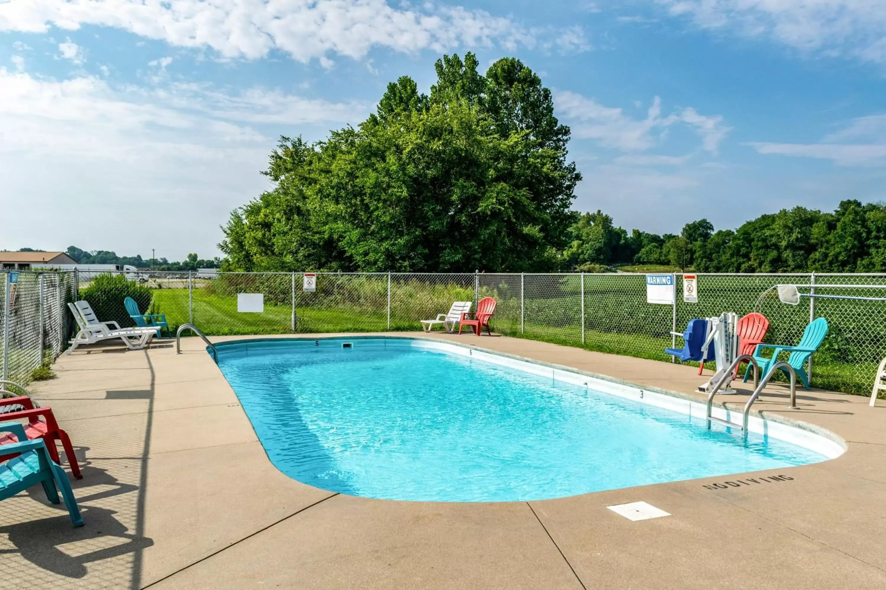 Swimming Pool in Red Roof Inn Columbus - Taylorsville