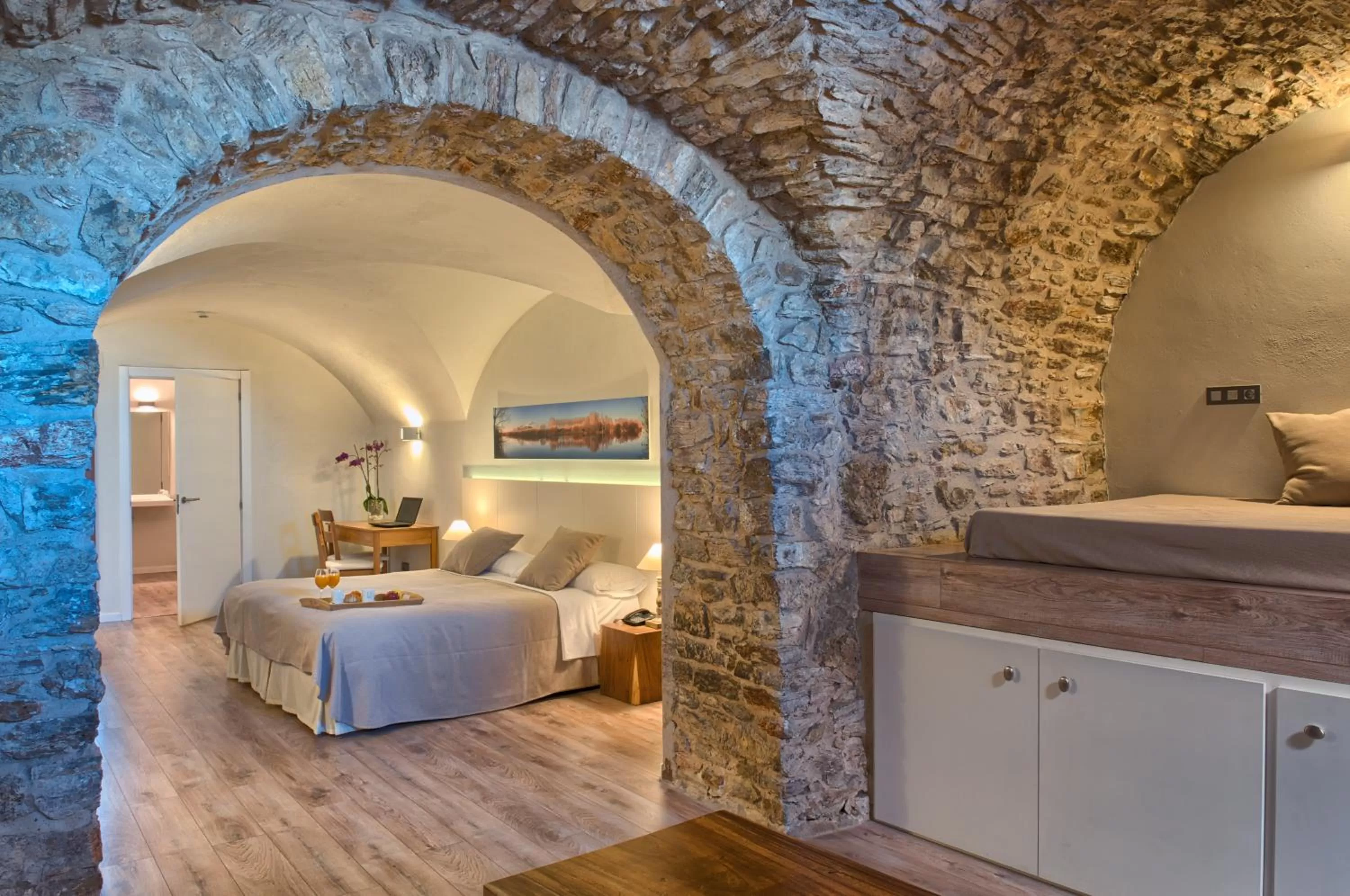 Photo of the whole room, Bed in El Petit Convent