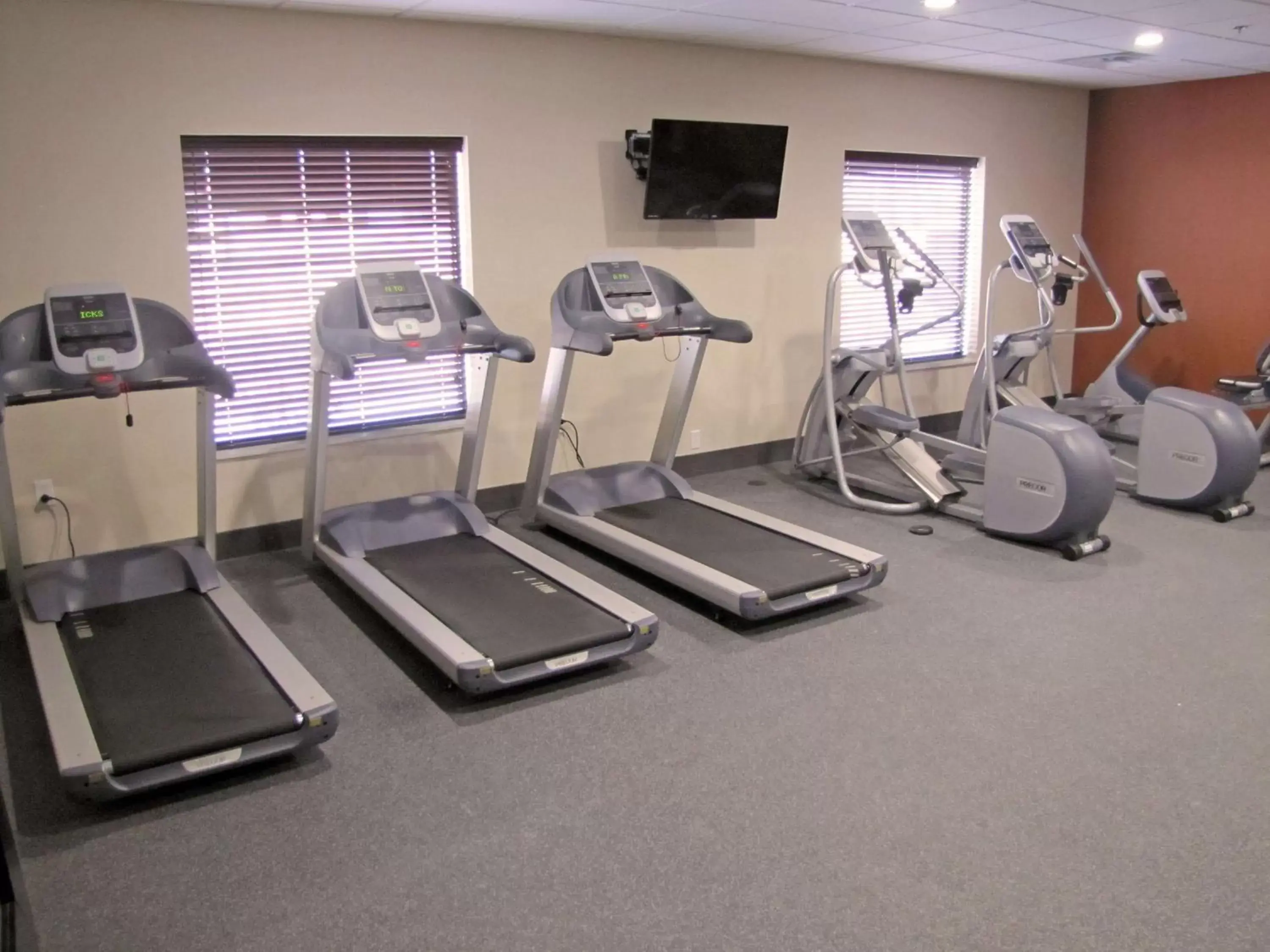 Fitness centre/facilities in Hampton Inn McPherson Fitness centre/facilities in Hampton Inn McPherson