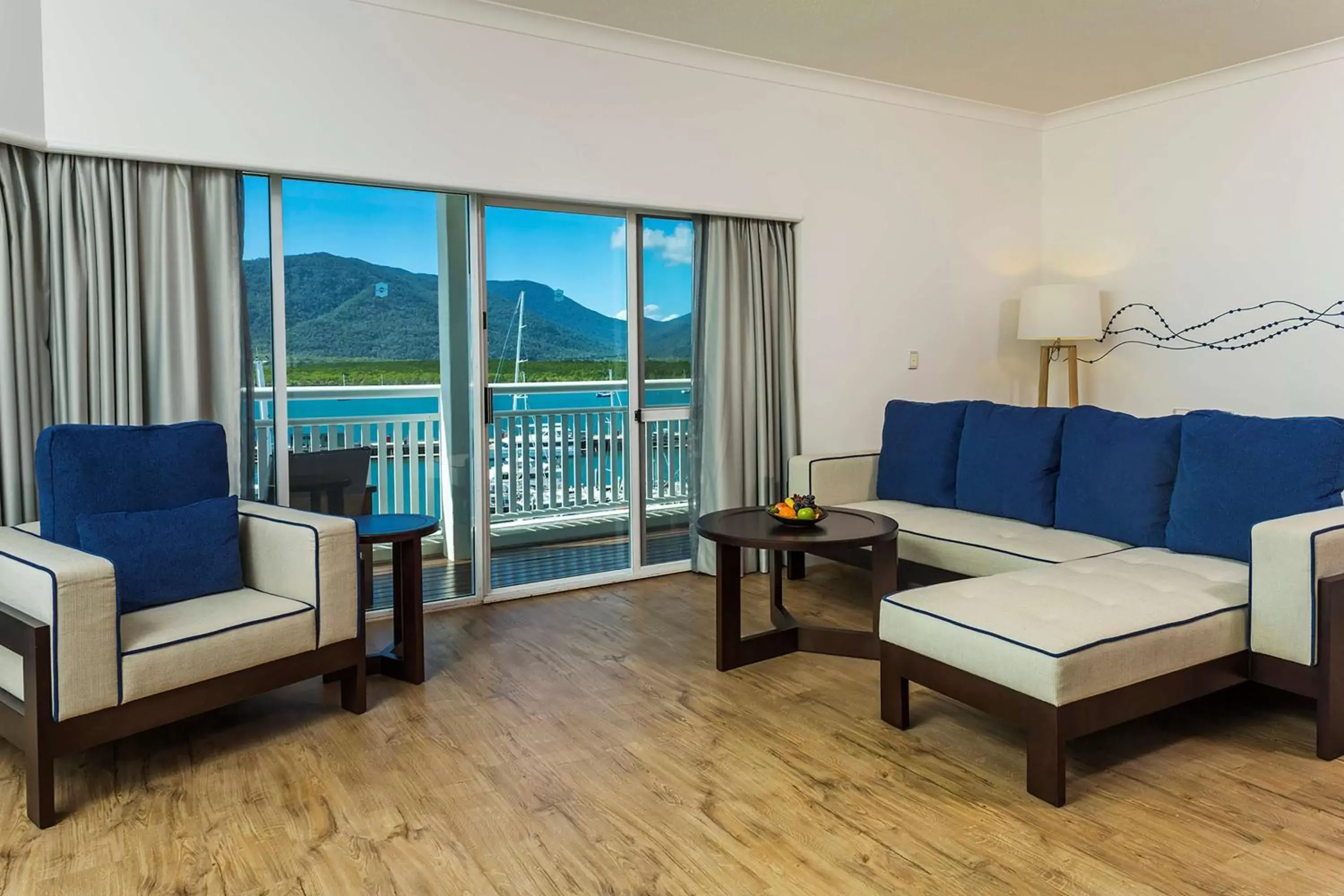Facade/entrance, Seating Area in Shangri-La The Marina, Cairns