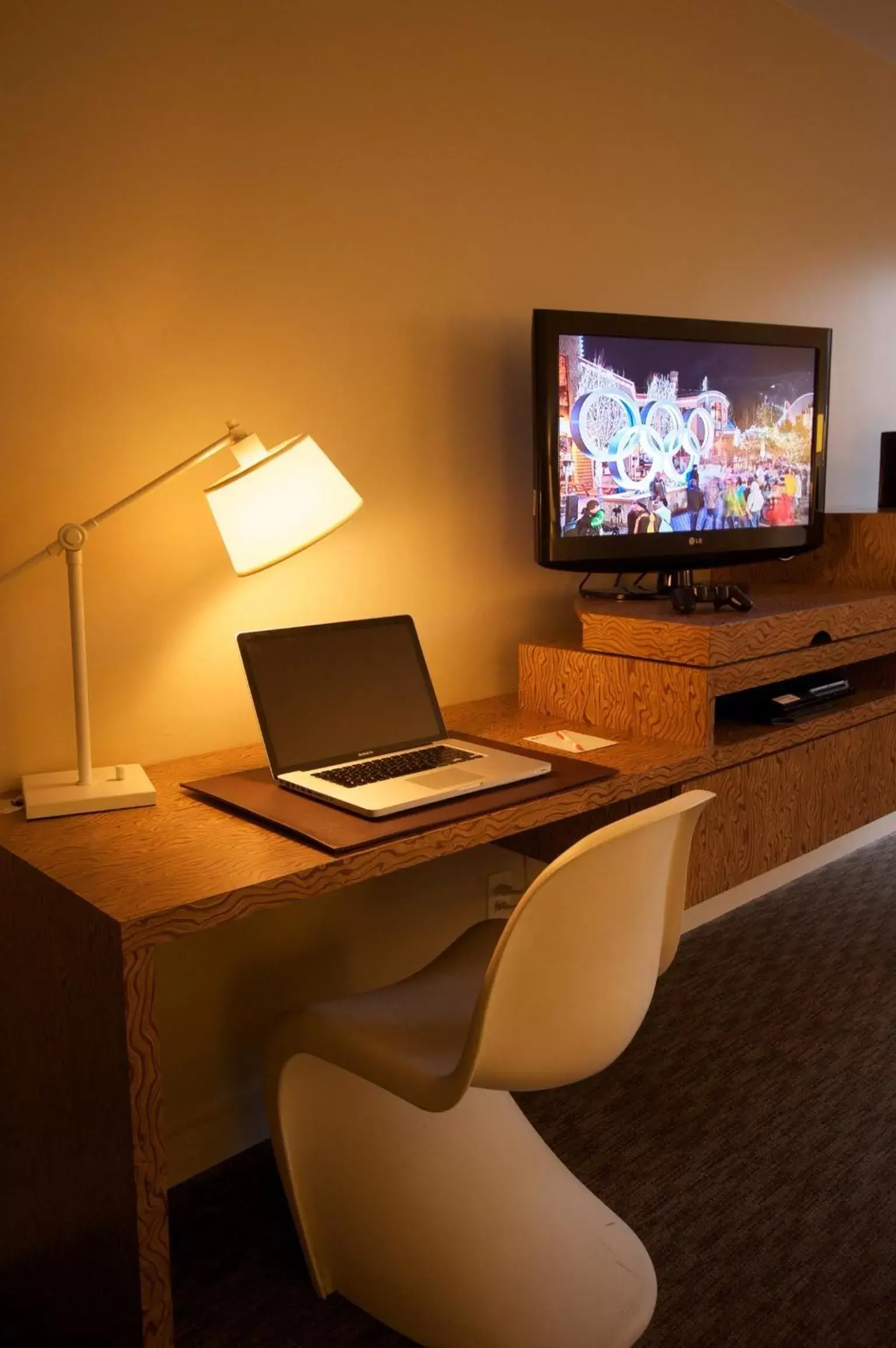 Seating area, TV/Entertainment Center in Adara Hotel