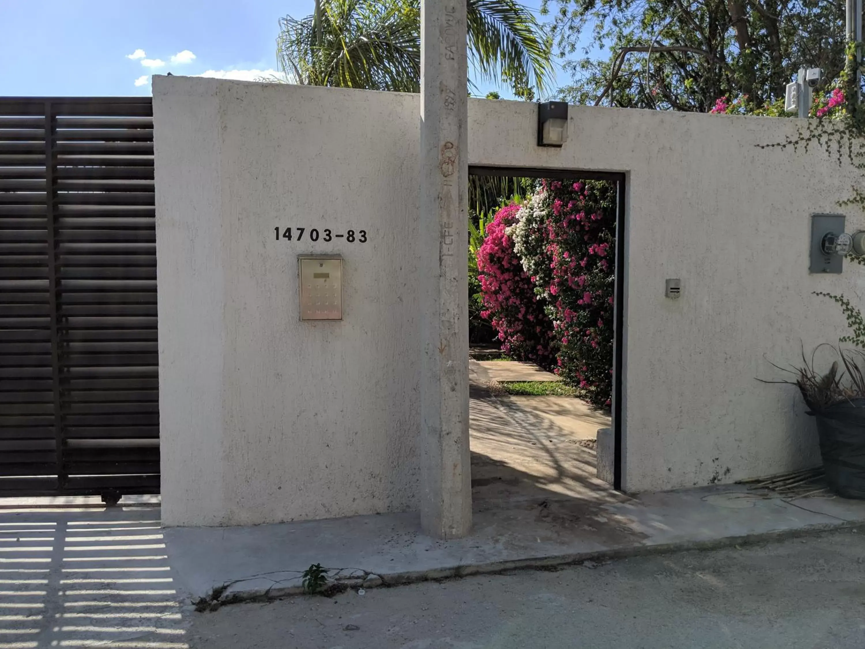 Facade/entrance, Property Building in Casa Xcanatun