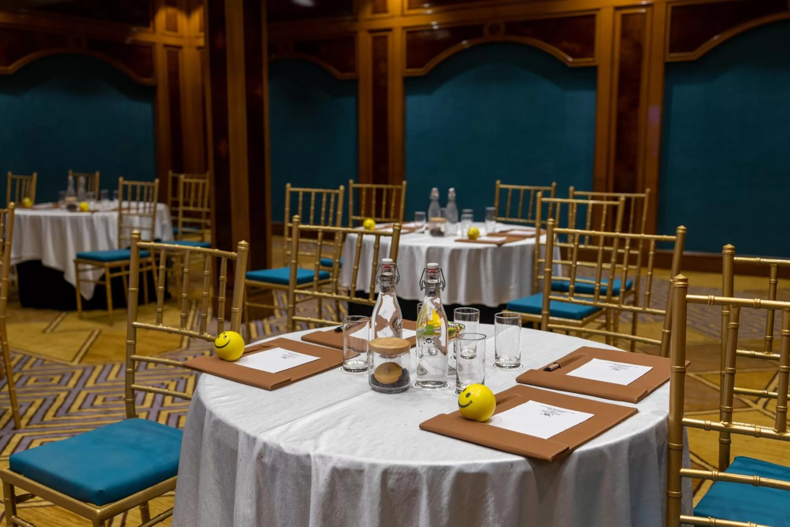 Restaurant/places to eat in Polo Floatel Kolkata