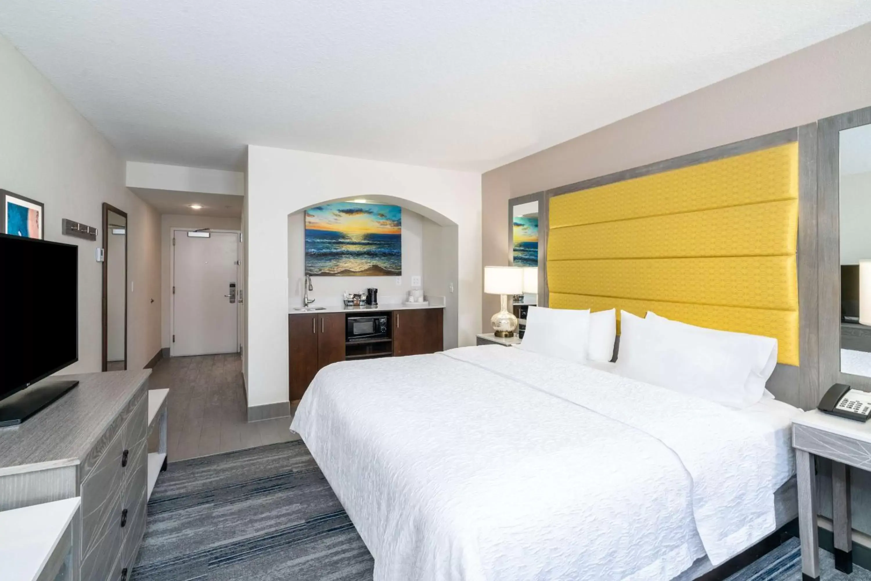 Bed in Hampton Inn & Suites Amelia Island