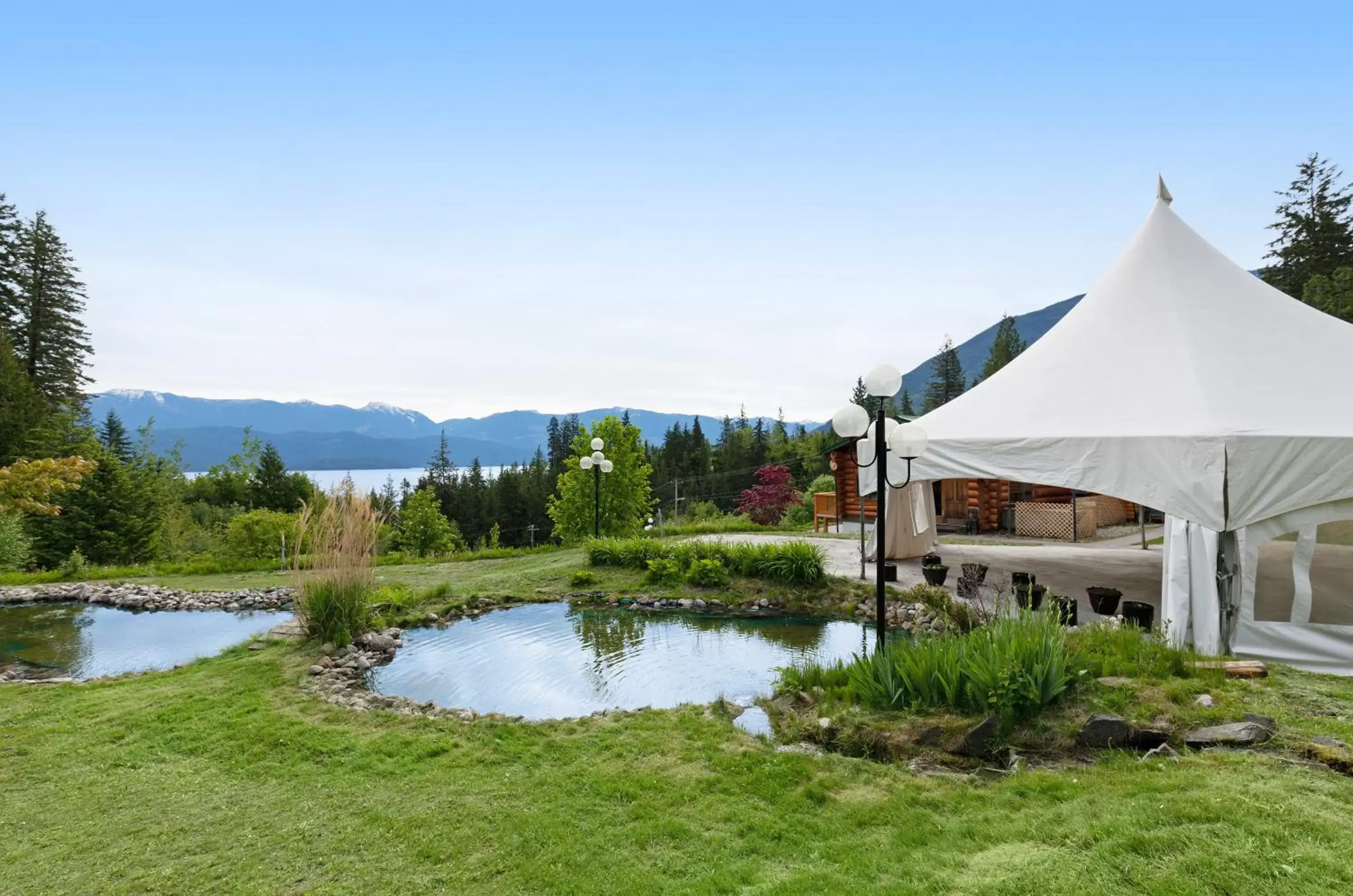 Banquet/Function facilities, Garden in Kootenay Lakeview Resort BW Signature Collection
