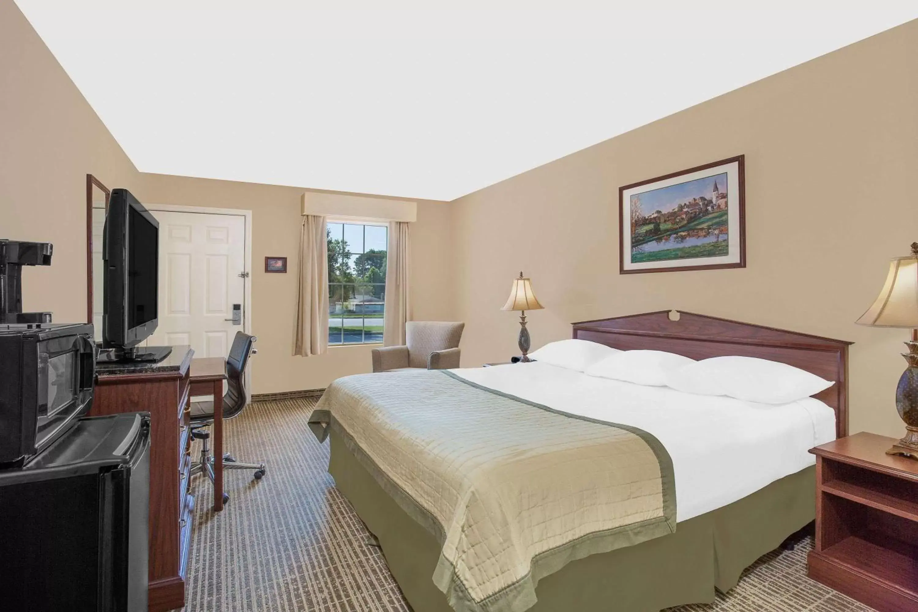 King Room- Non-Smoking in Baymont by Wyndham Roanoke Rapids King Room- Non-Smoking in Baymont by Wyndham Roanoke Rapids
