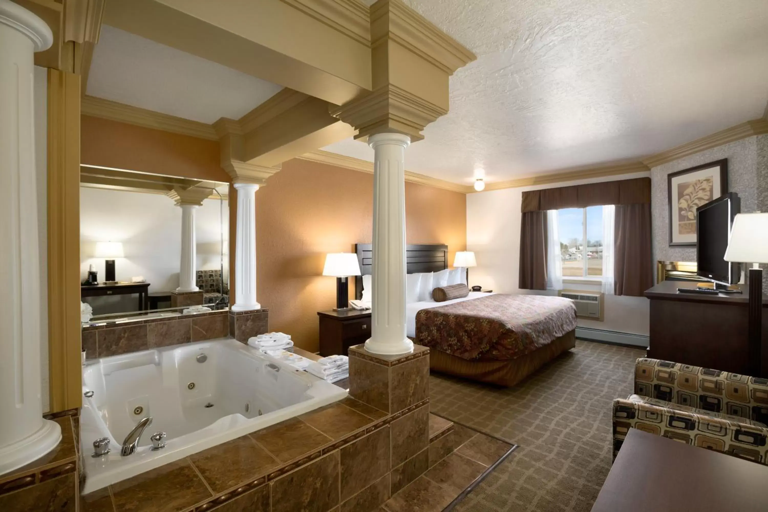Photo of the whole room, Bed in Days Inn by Wyndham High Level Photo of the whole room, Bed in Days Inn by Wyndham High Level