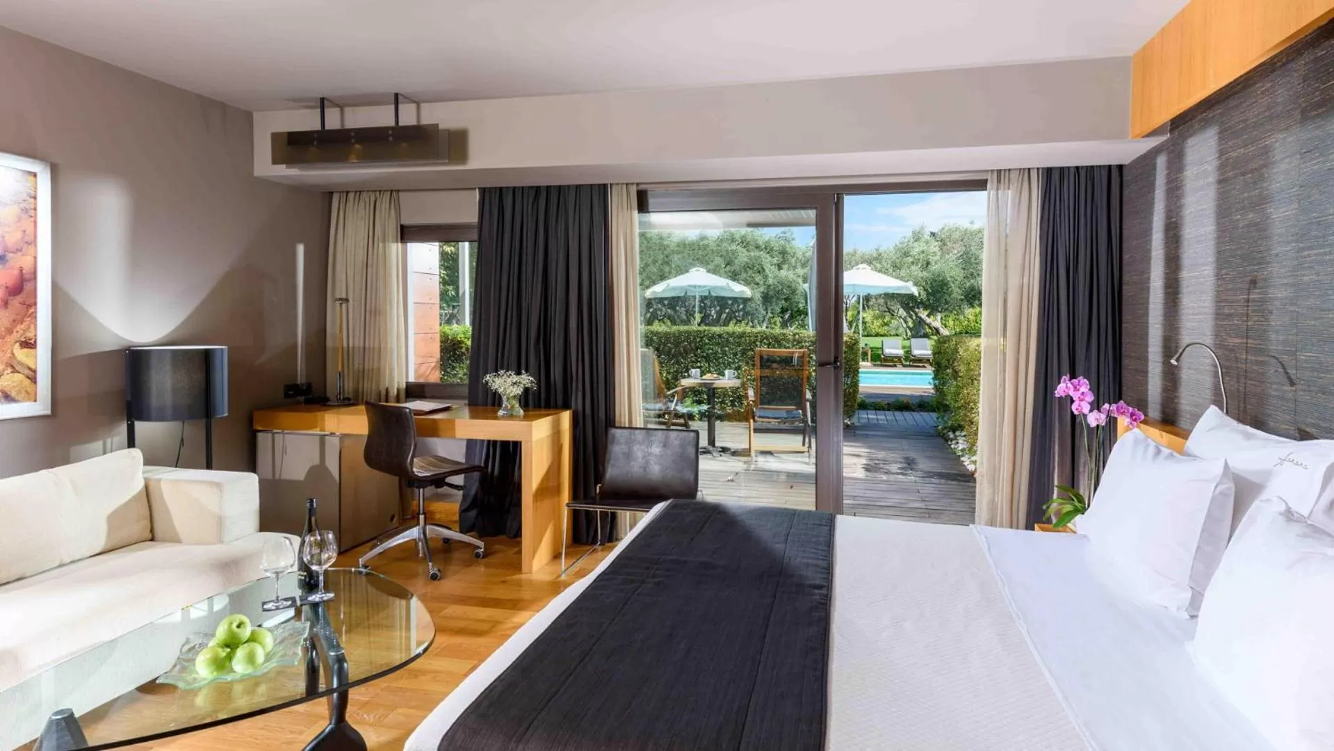 Garden, Bed in Alexander Beach Hotel & Spa