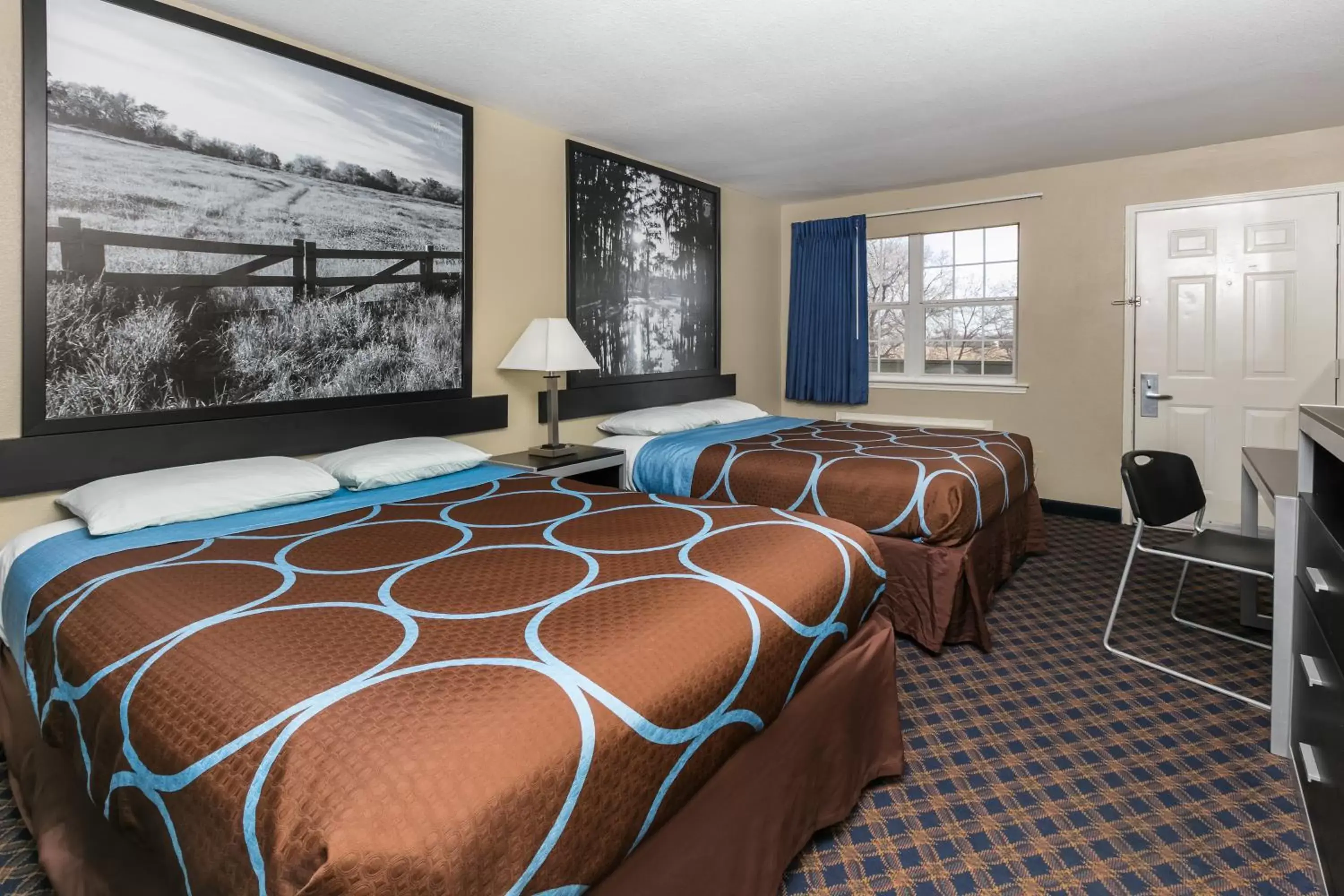 Bedroom, Bed in Super 8 by Wyndham Arlington Near AT&T Stadium