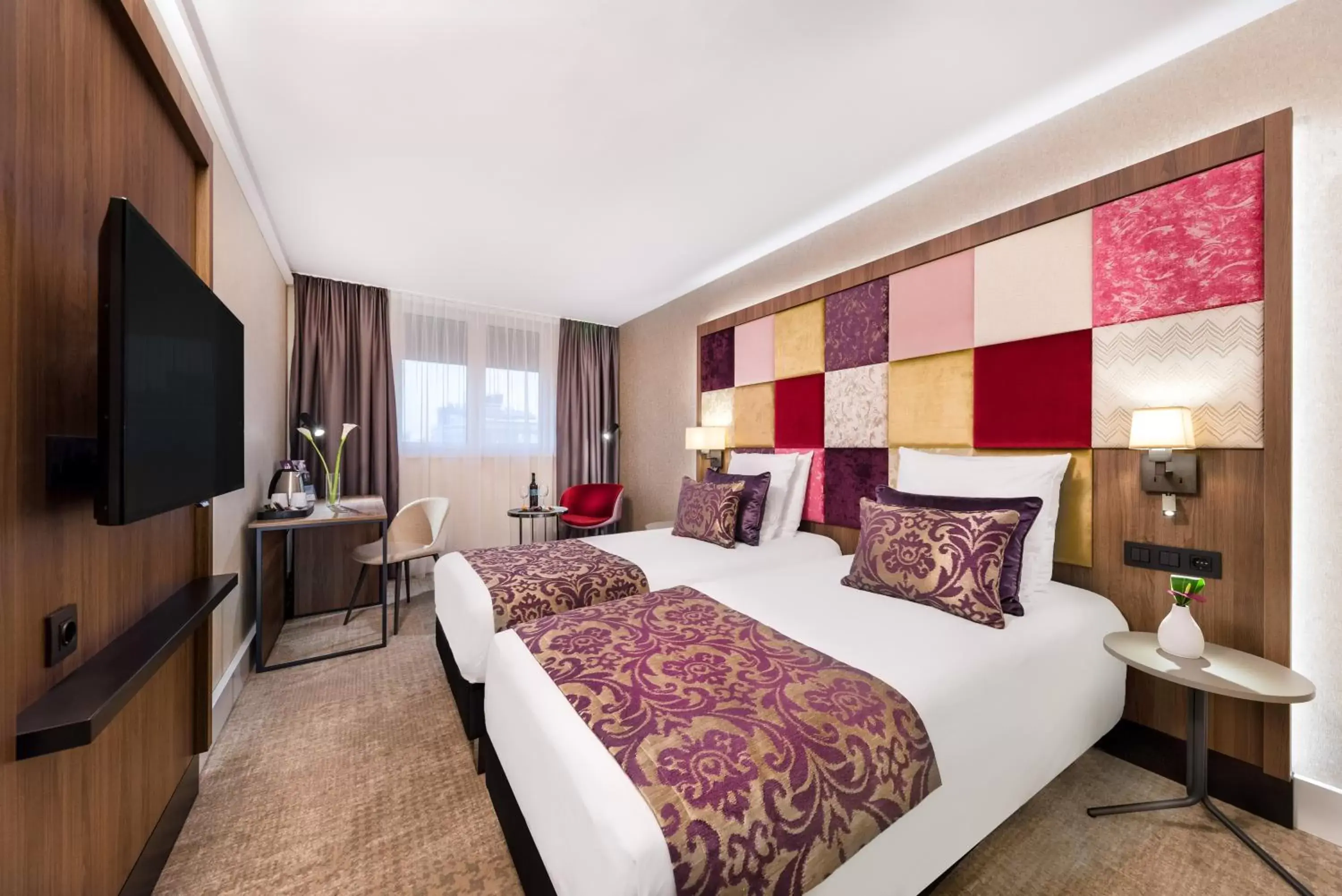 Photo of the whole room, Bed in Mercure Budapest Korona