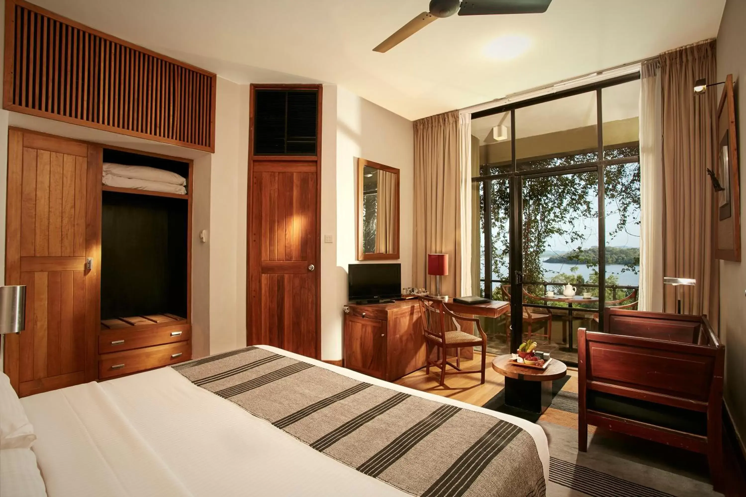 Panoramic King - single occupancy in Heritance Kandalama Panoramic King - single occupancy in Heritance Kandalama