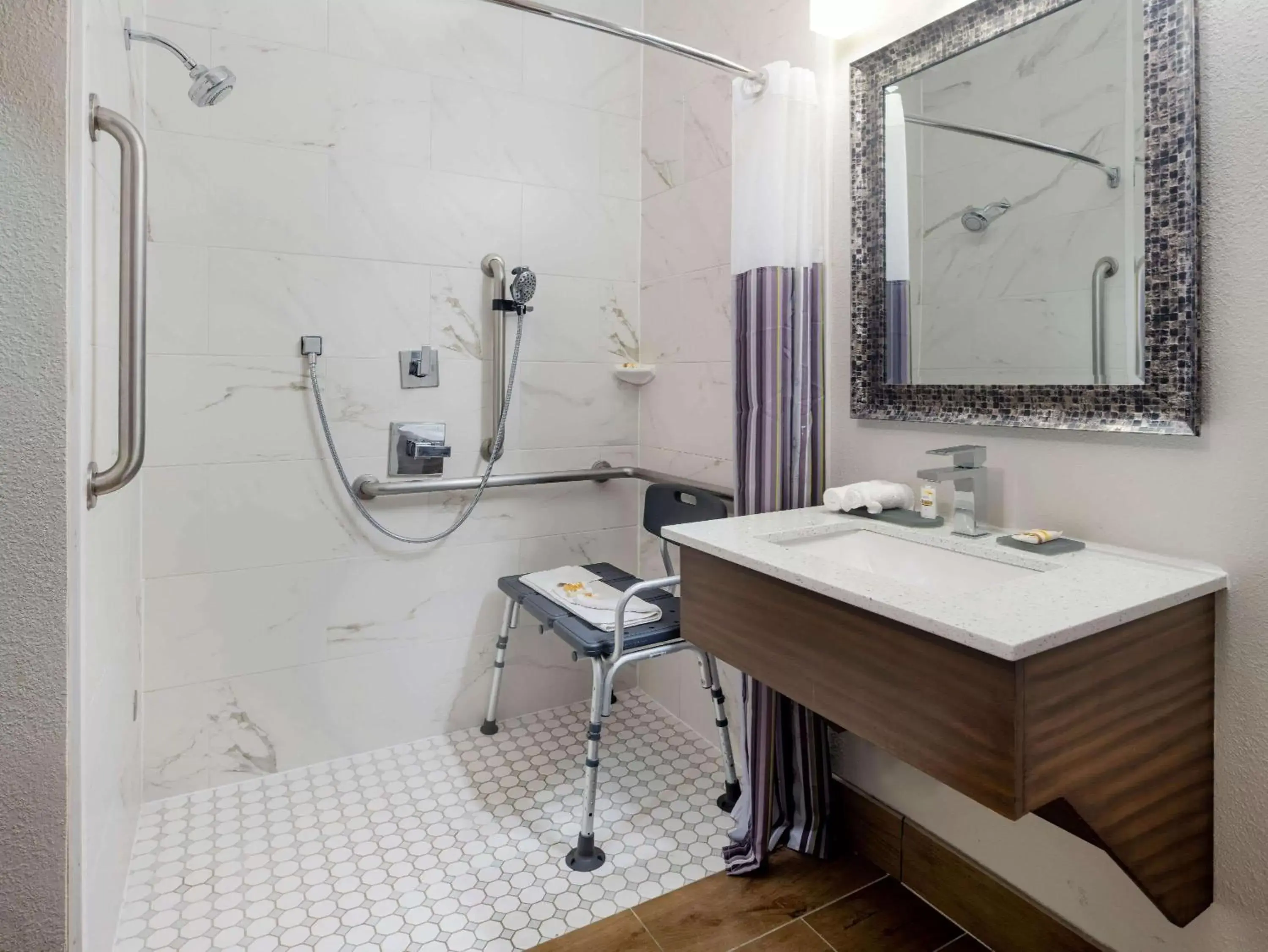 Shower, Bathroom in La Quinta by Wyndham NW Tucson Marana