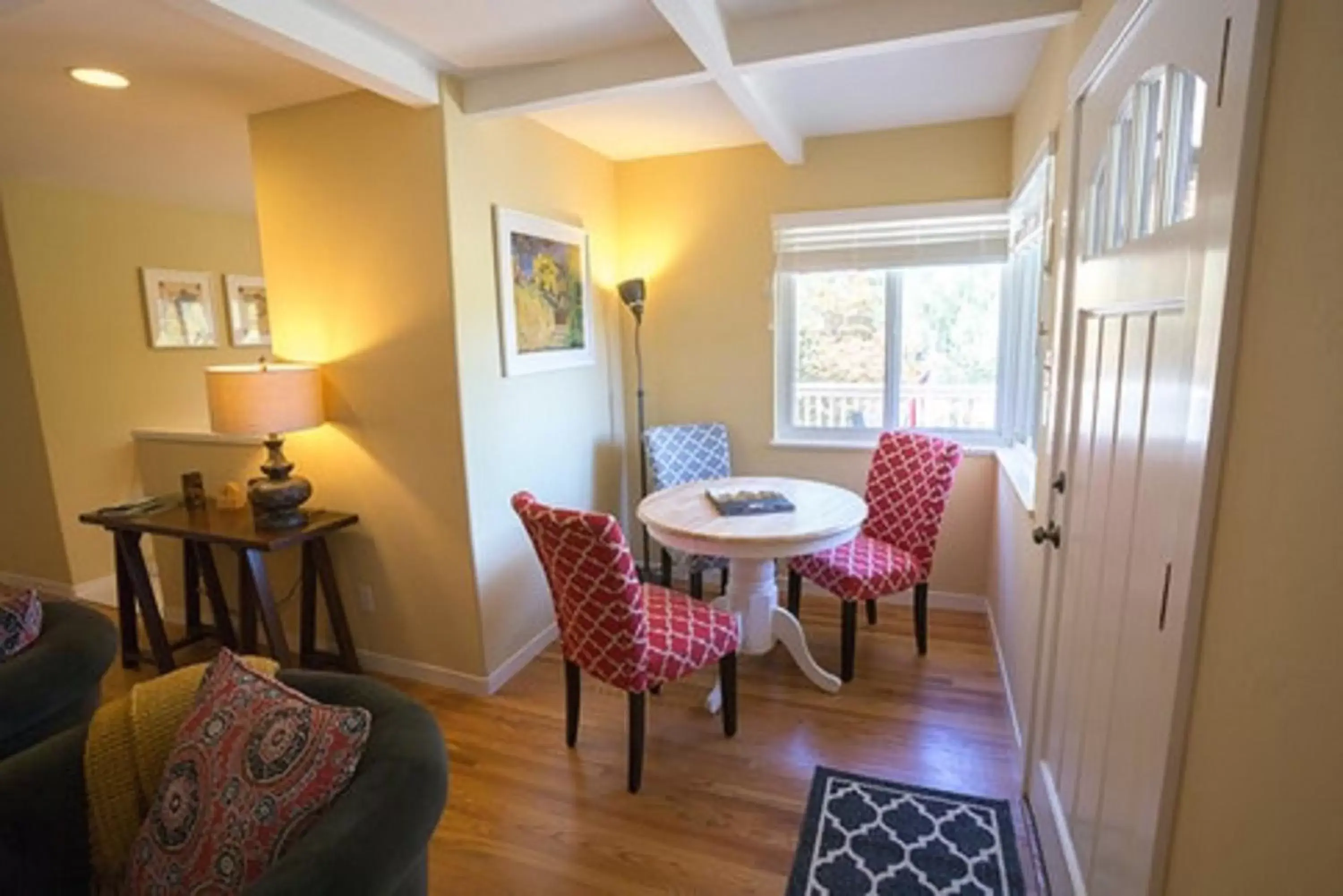 Seating area in Aurora Park Cottages