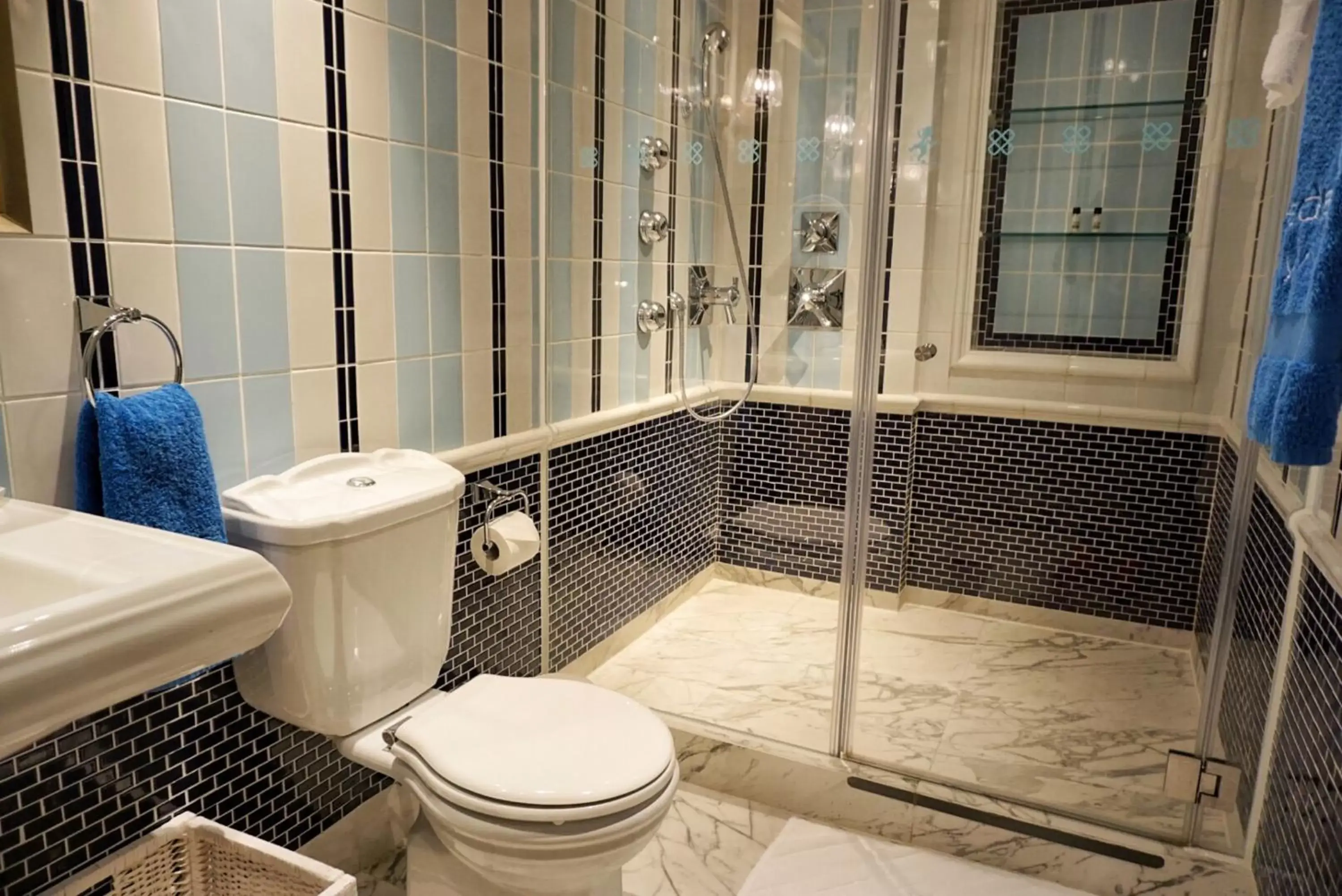 Shower, Bathroom in Hotel Madera Hollywood