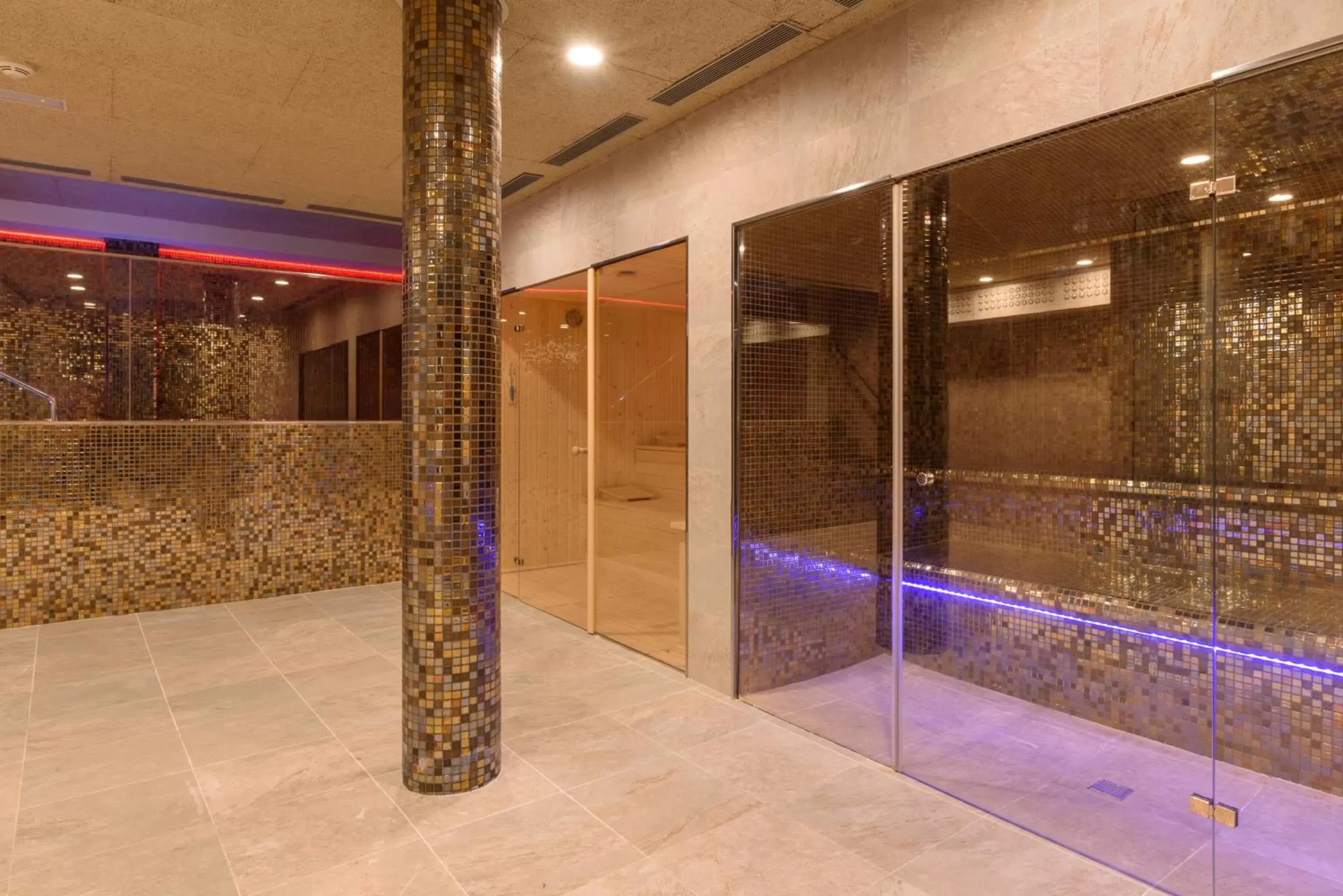 Sauna, Bathroom in Eurostars Fuerte Ruavieja