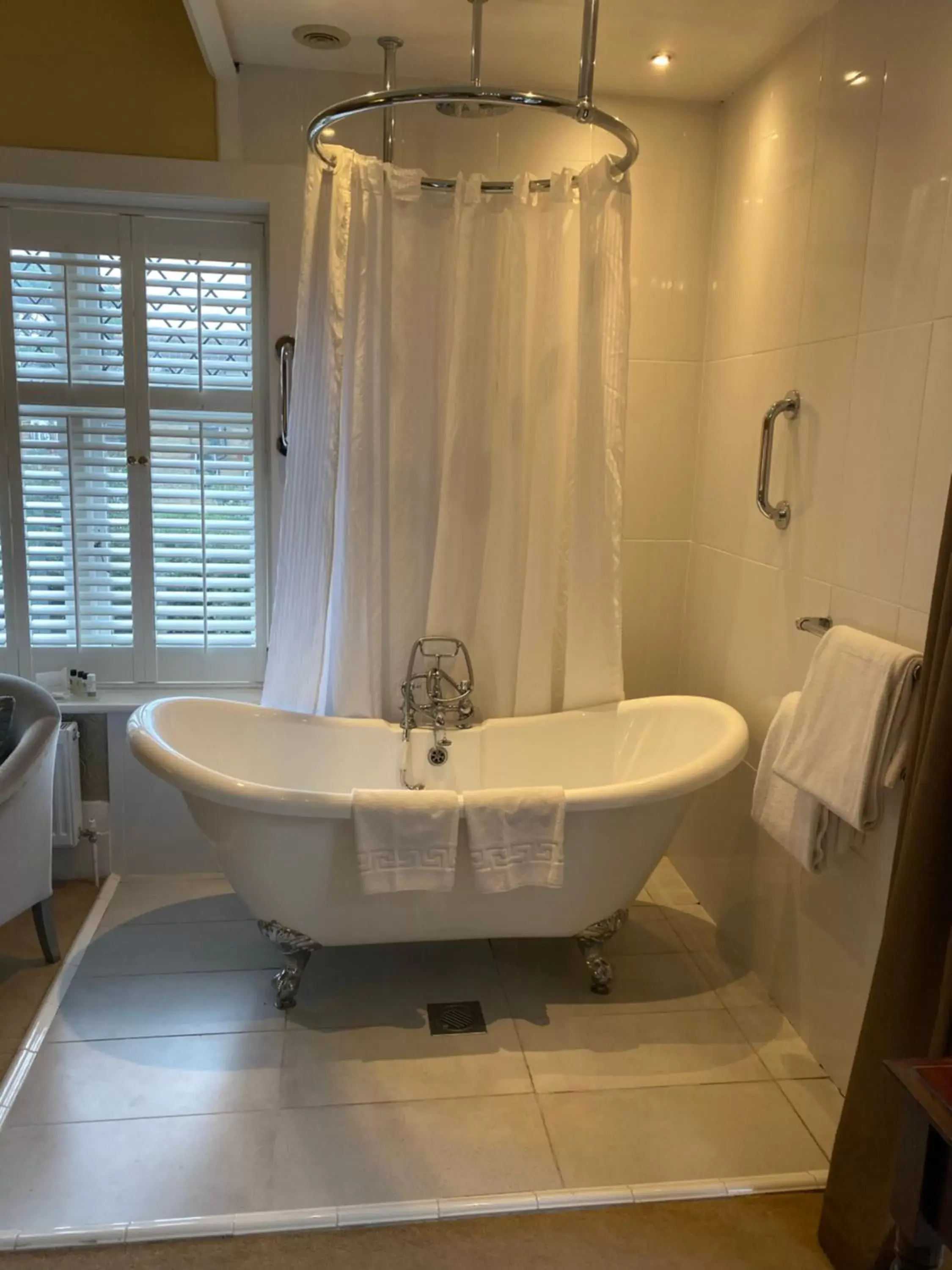 Bathroom in Langtry Manor Hotel