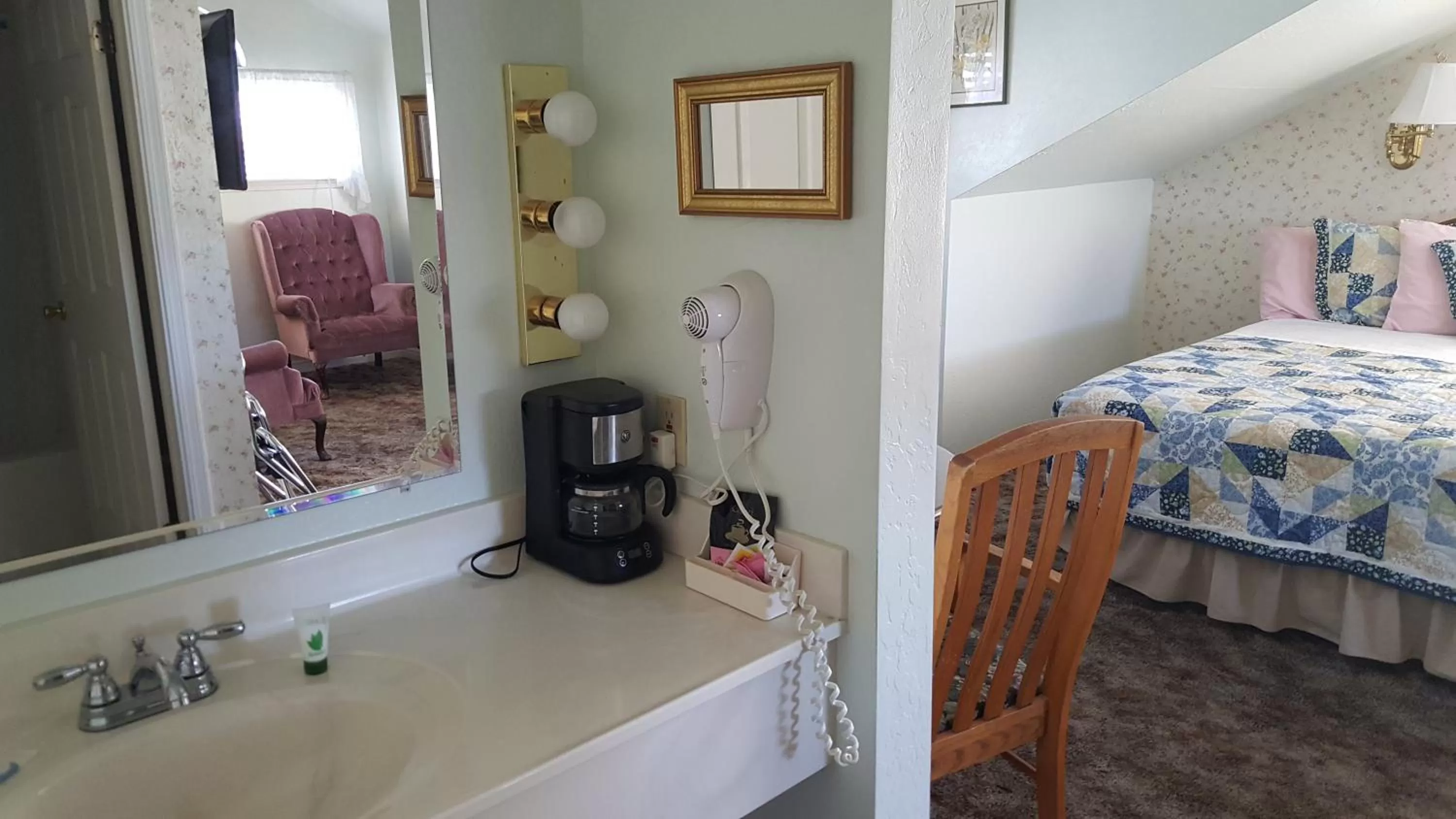 Nearby landmark in Canyon Country Inn