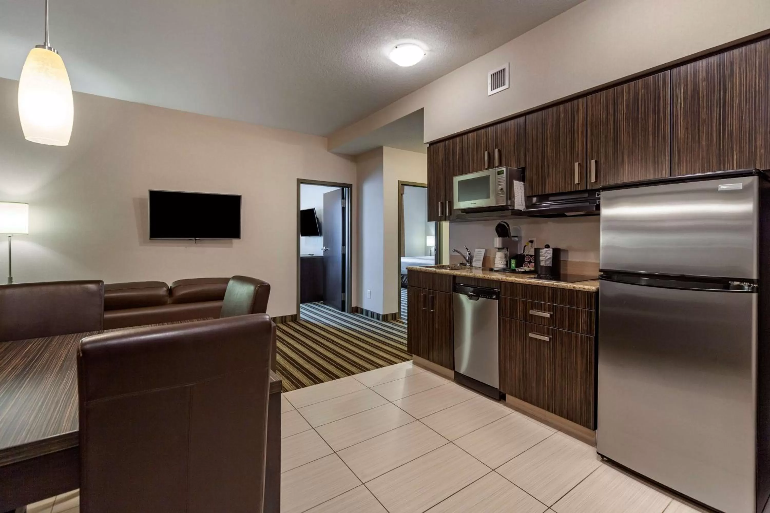 Kitchen or kitchenette in Best Western Plus Drayton Valley