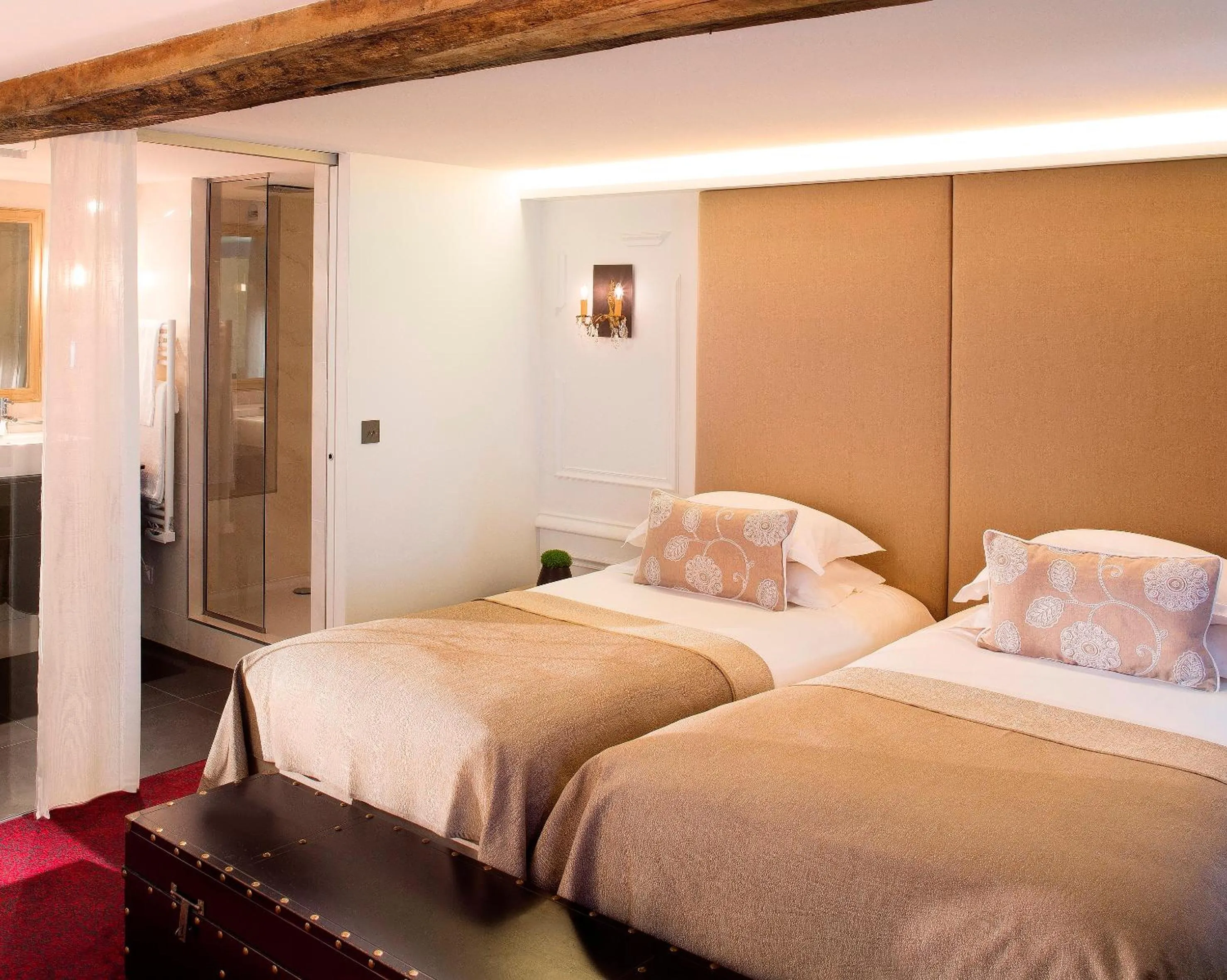 Bed in Hôtel Molière