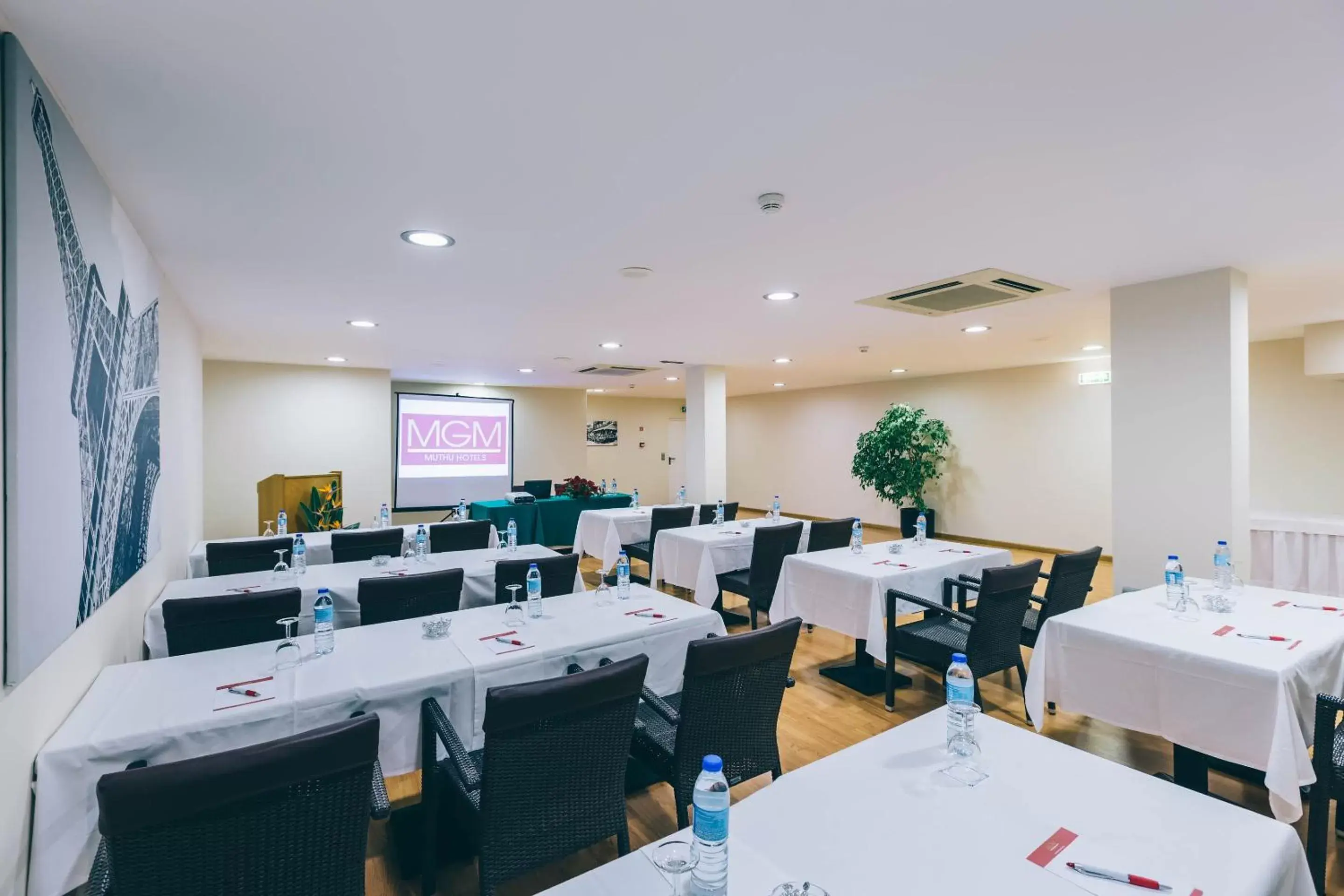 Meeting/conference room in Muthu Raga Madeira Hotel