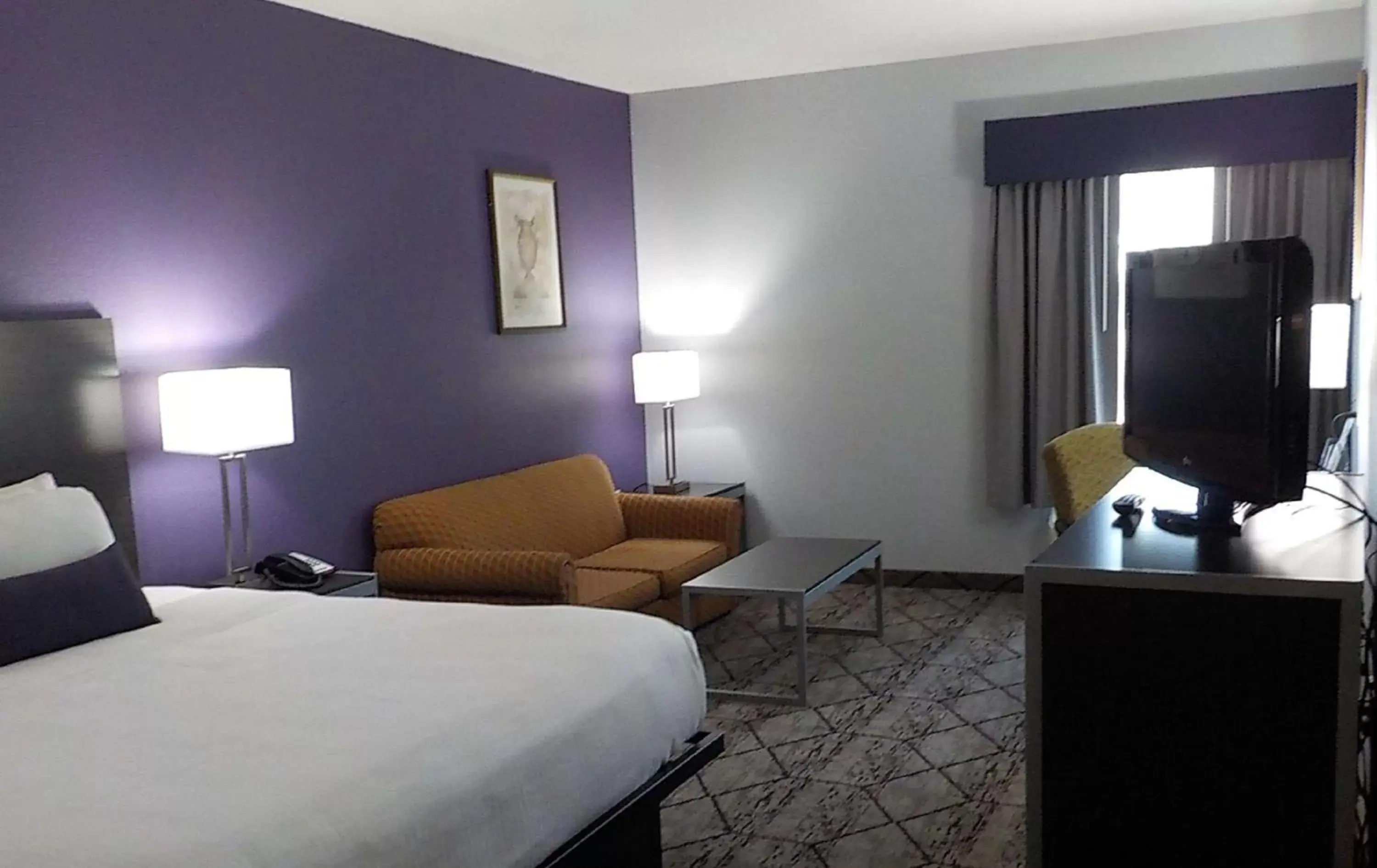 Photo of the whole room, Bed in SureStay Plus Hotel by Best Western Warner Robins AFB