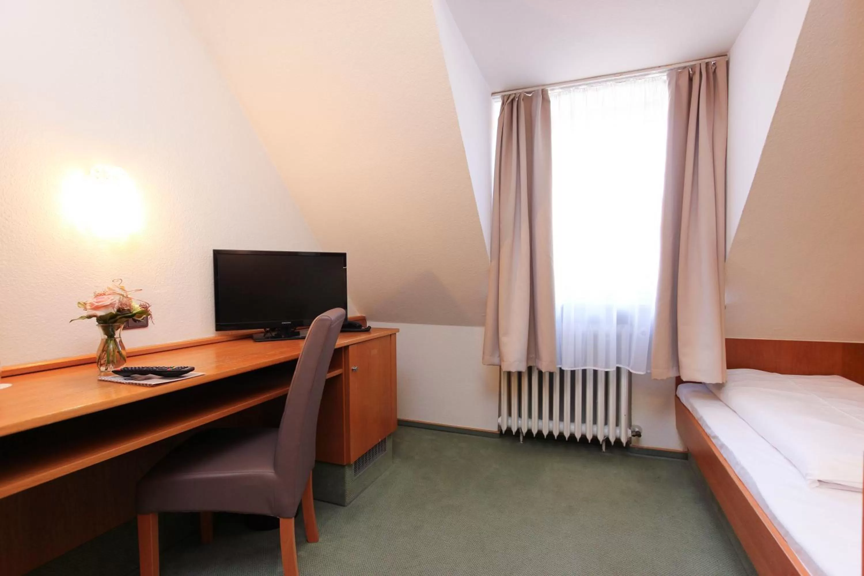 TV and multimedia, Bed in City Hotel Würzburg