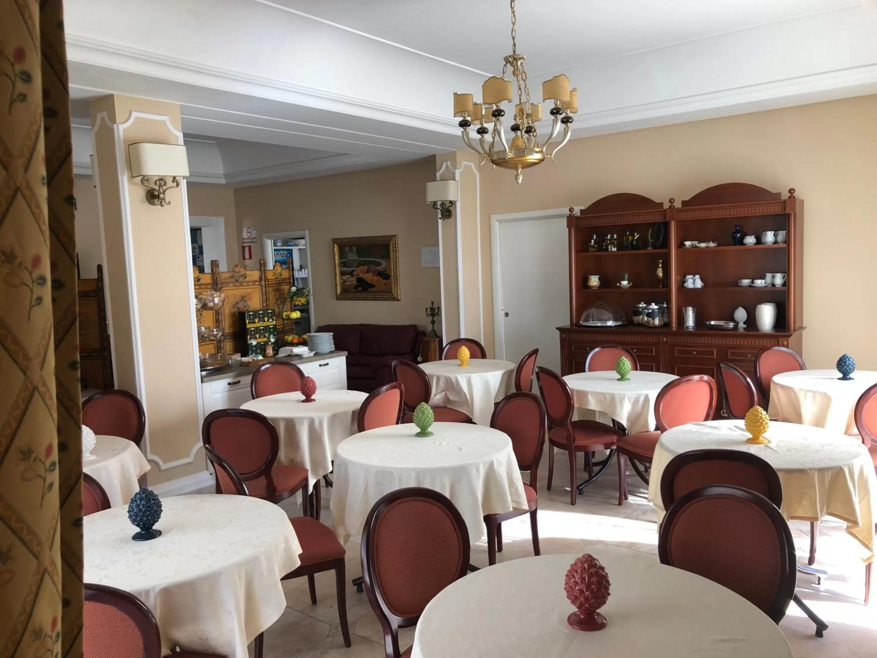 Restaurant/places to eat in D'Angelo Palace Hotel