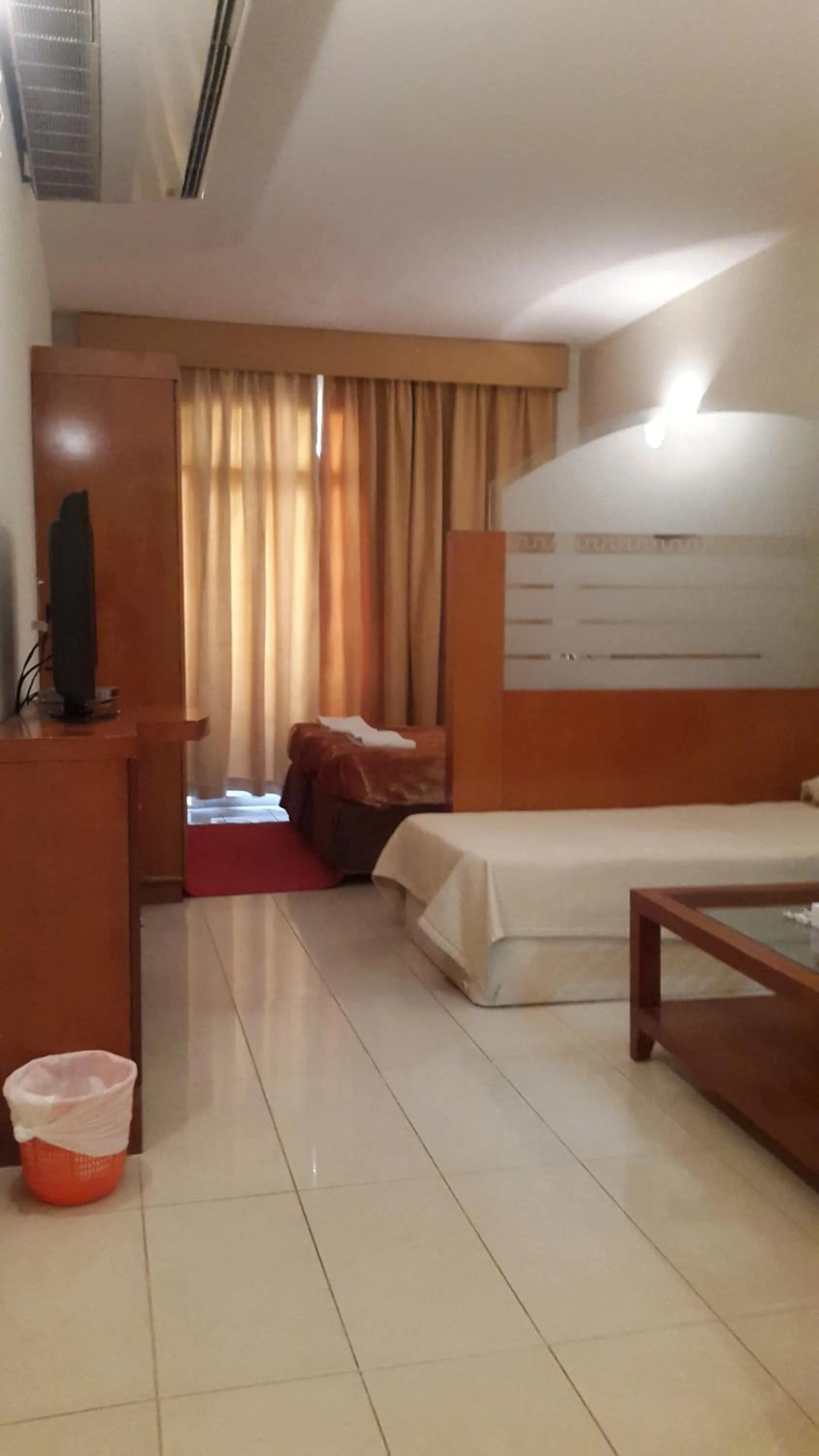 Photo of the whole room, Seating Area in AL Raien Hotel Apartment