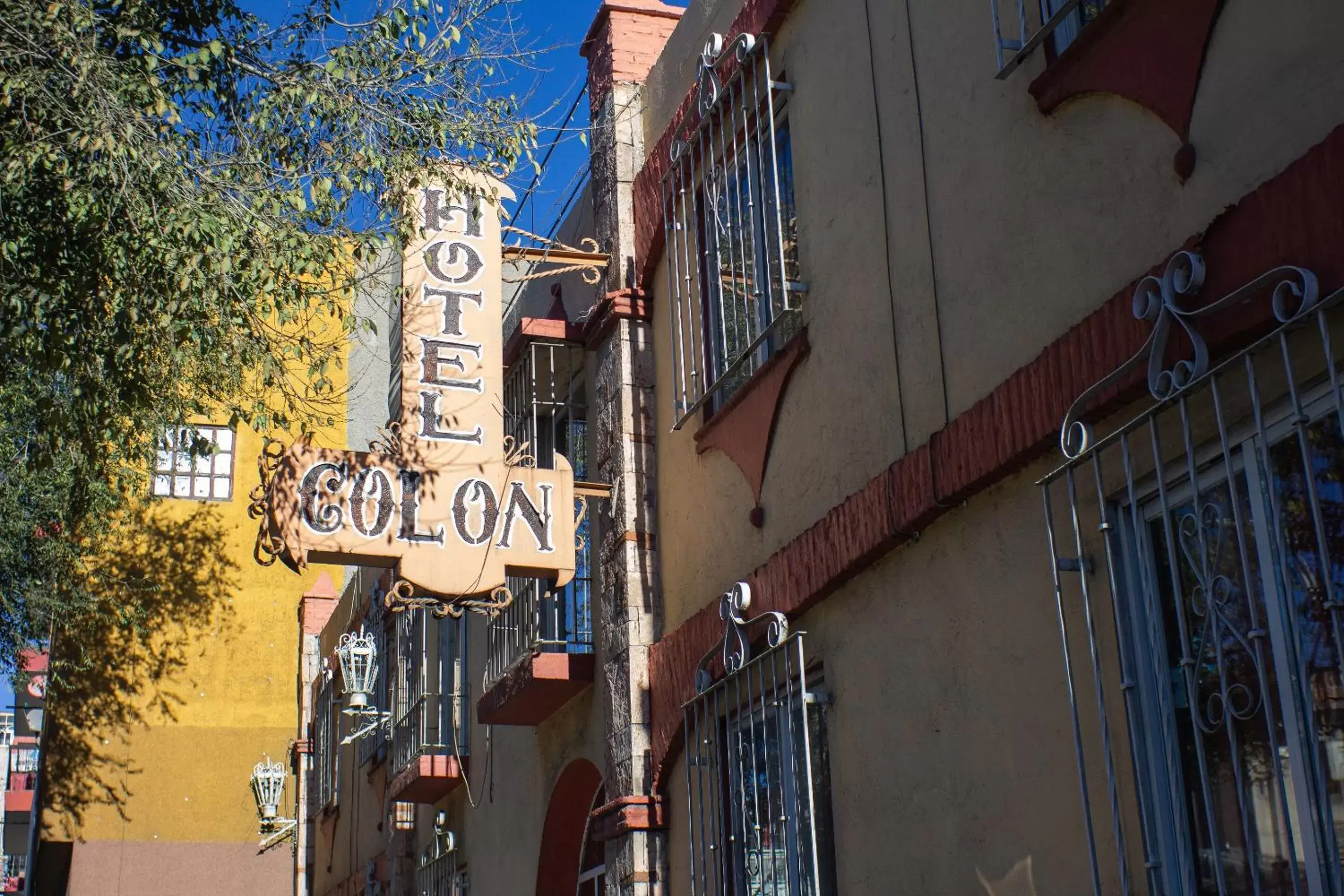 Facade/entrance in OYO Hotel Colón, Plaza Bicentenario, Zacatecas Centro