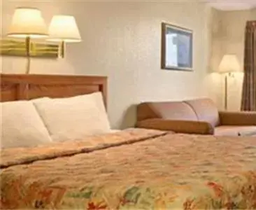 Bed in Days Inn by Wyndham Apple Valley Pigeon Forge/Sevierville