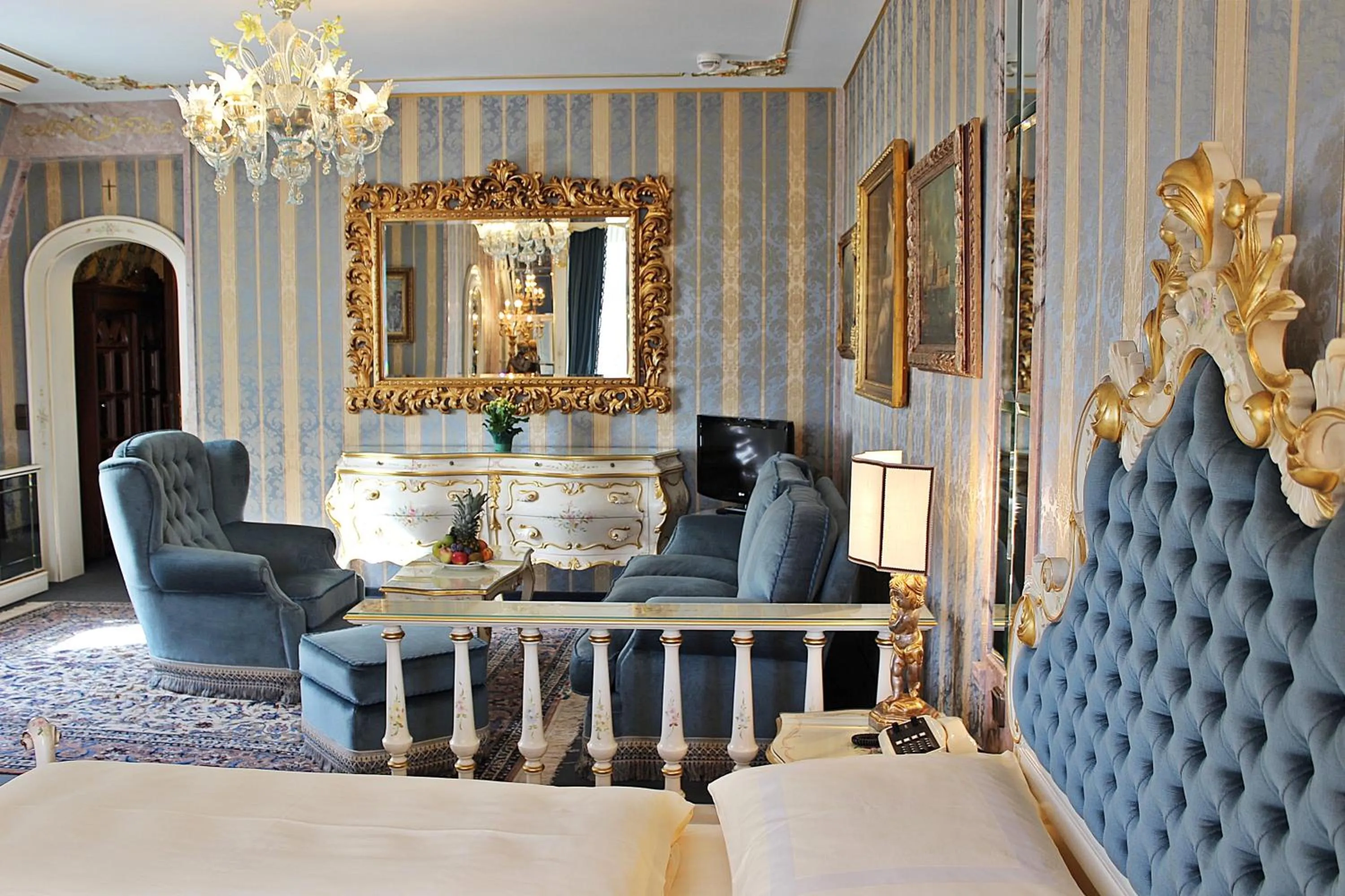 Seating area in Hotel Palais Porcia