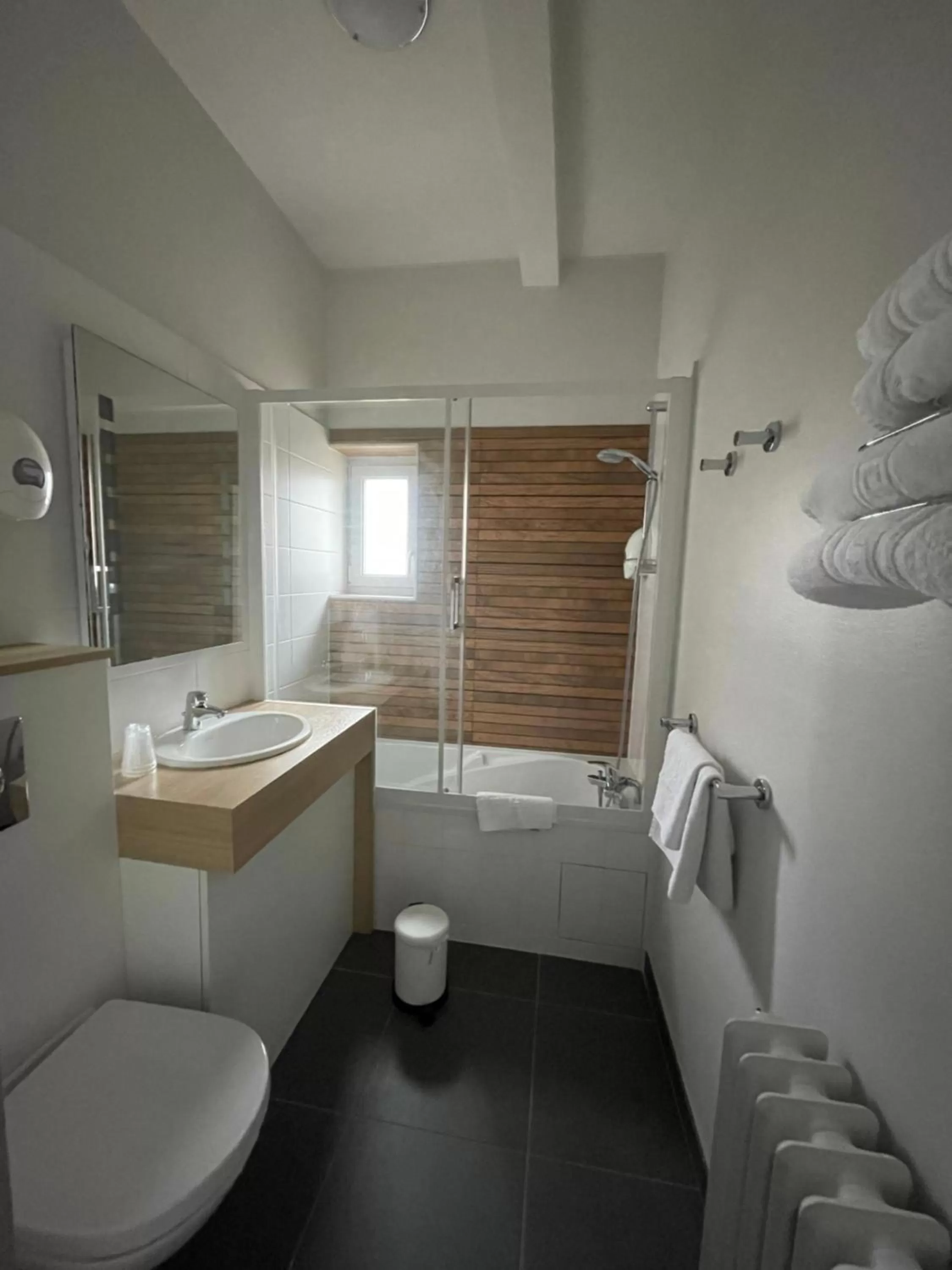 Bathroom in Urban Jungle Hôtel Orleans