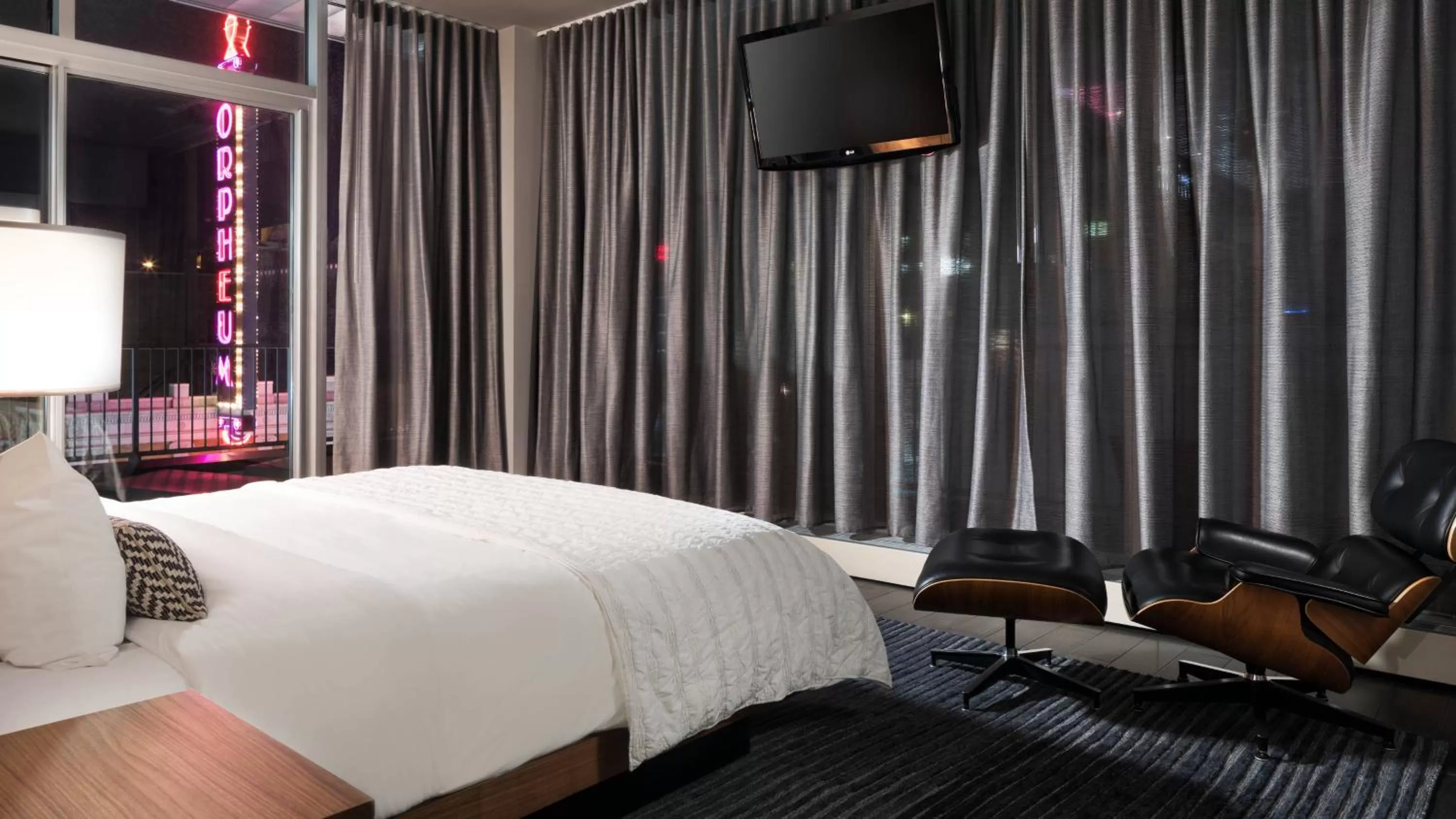 Bedroom, Bed in The Chambers Hotel