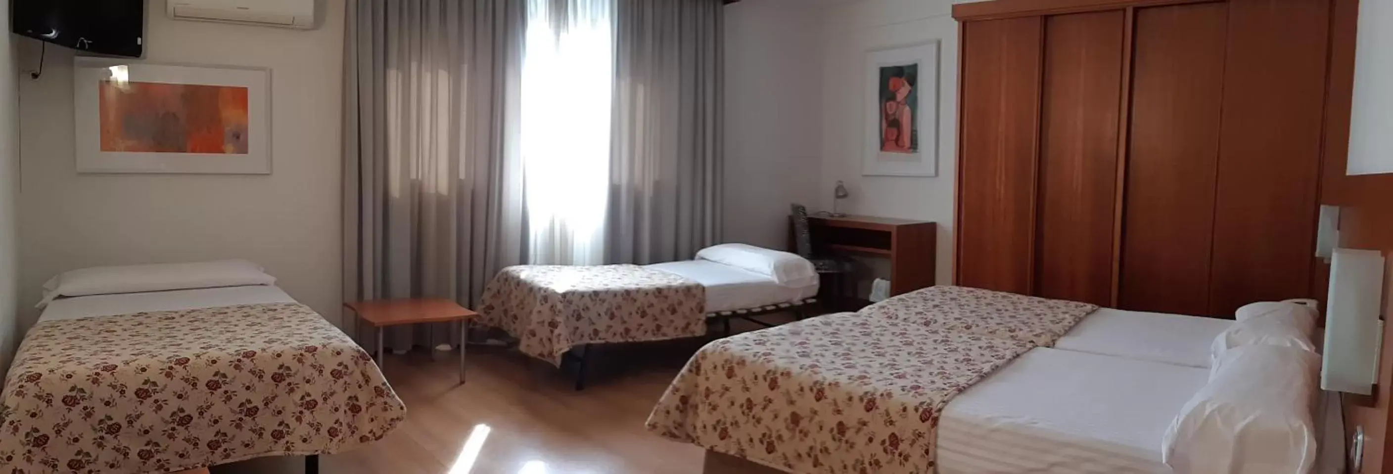Bed in Hotel Torre Monreal