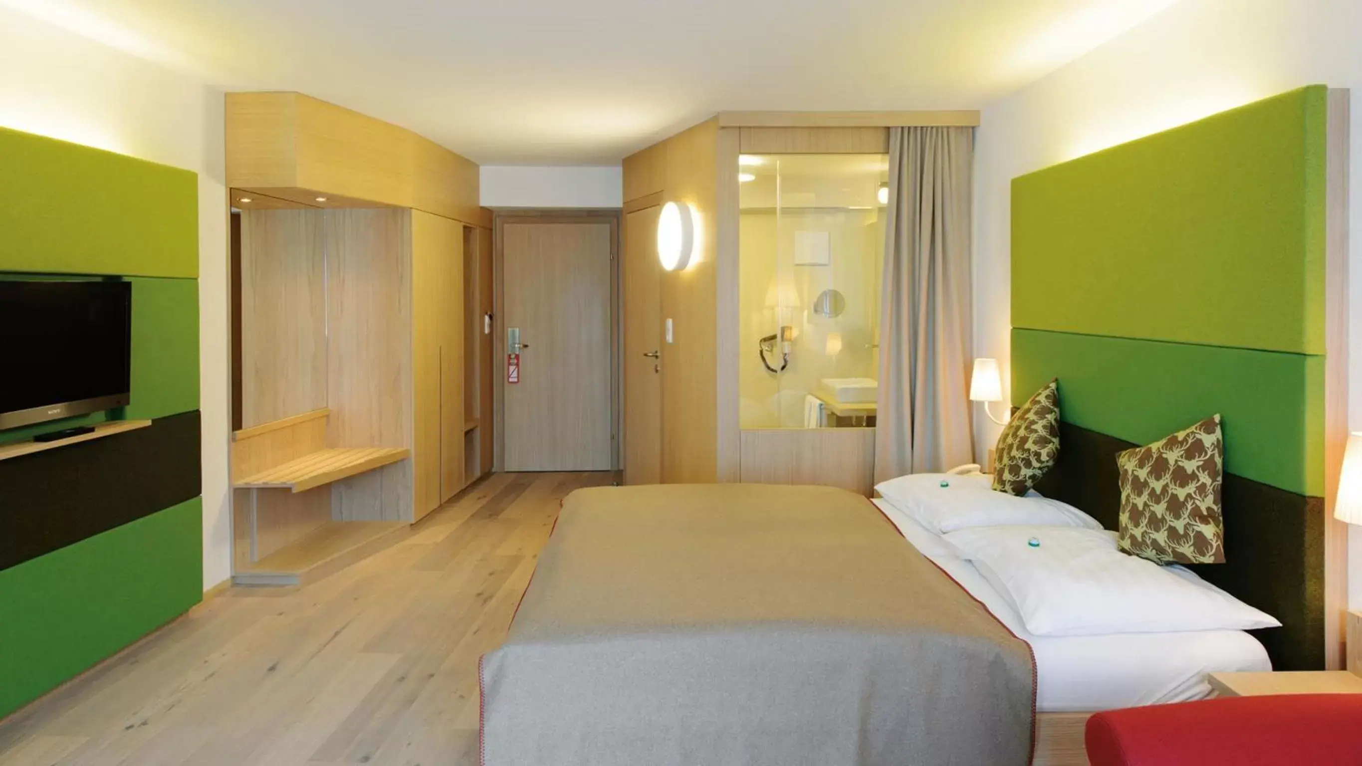 Bedroom, Bed in Seehotel Schwan