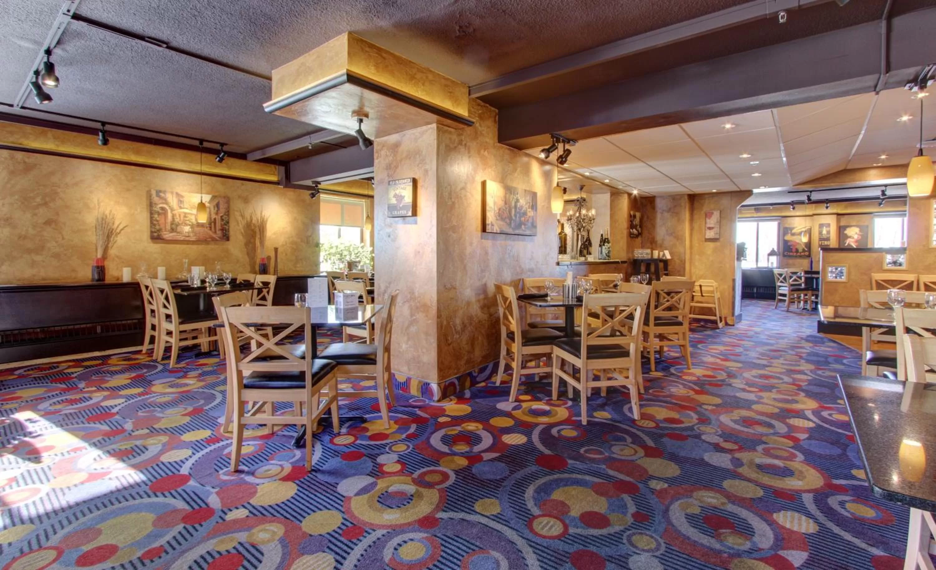 Restaurant/Places to Eat in Inlet Tower Hotel & Suites