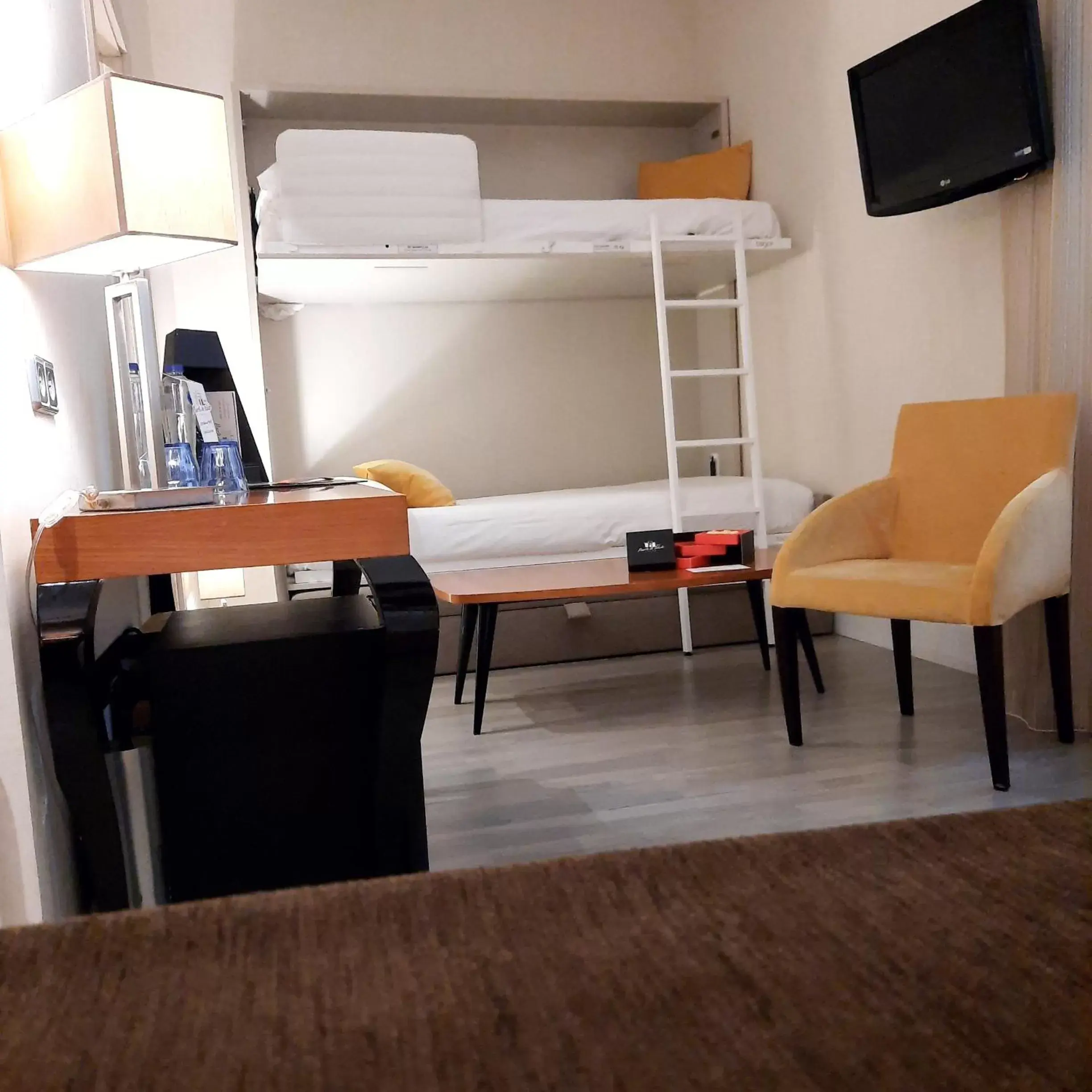 Bed in Hotel Puerta de Toledo