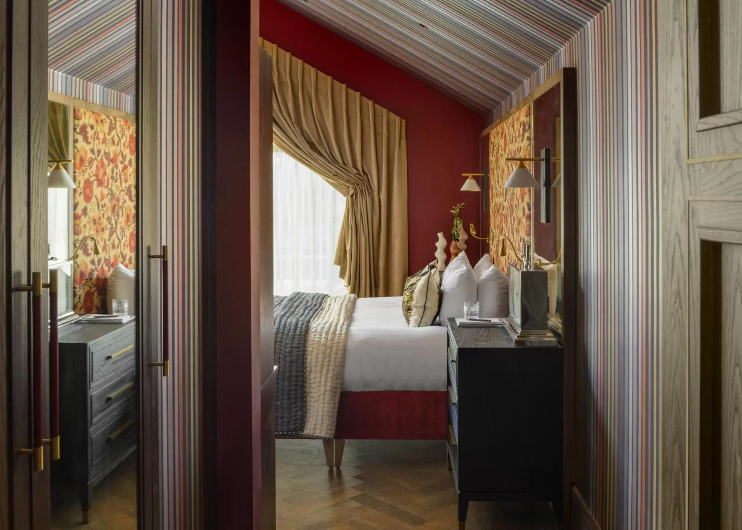 Bedroom, Bed in Charlton Hall Estate